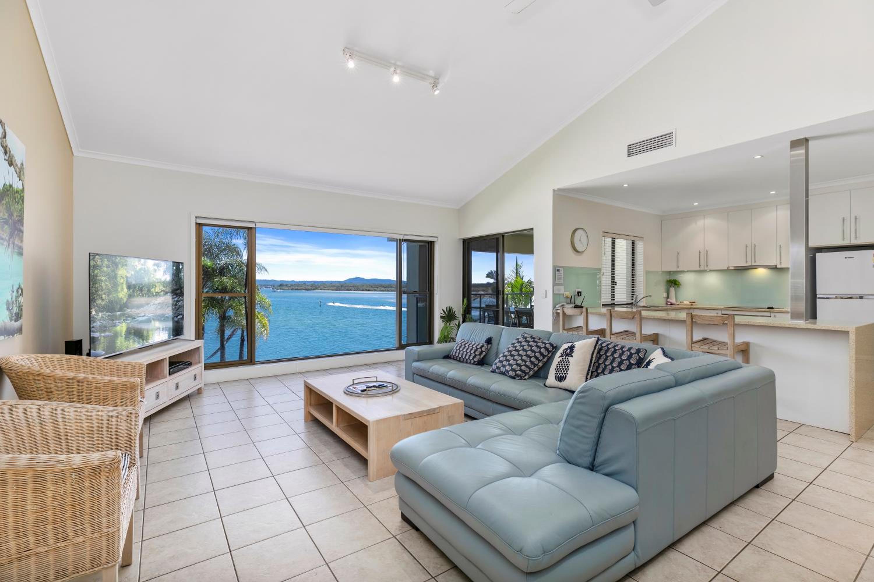 Three Bedroom Beachfront Premium photo 2