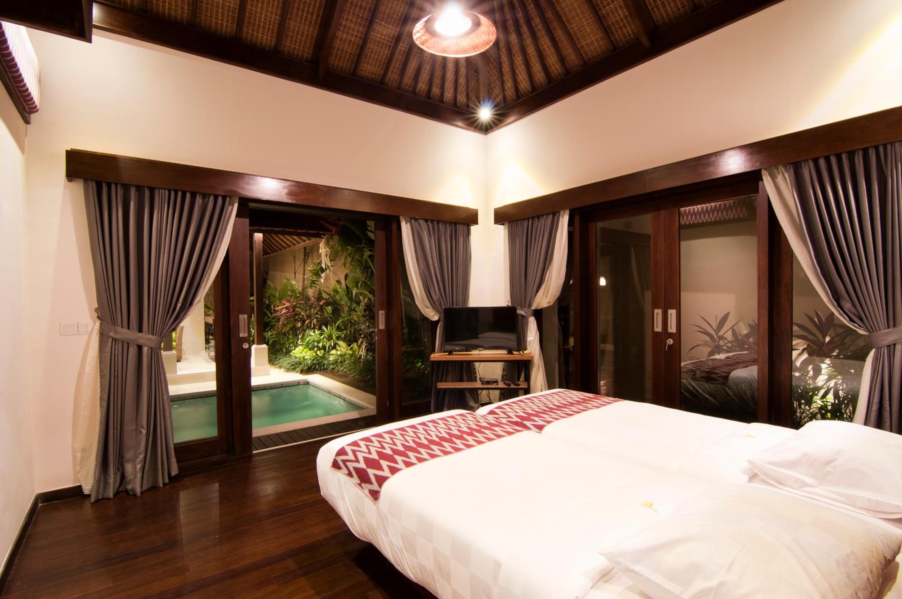 Villa with Private Pool photo 1