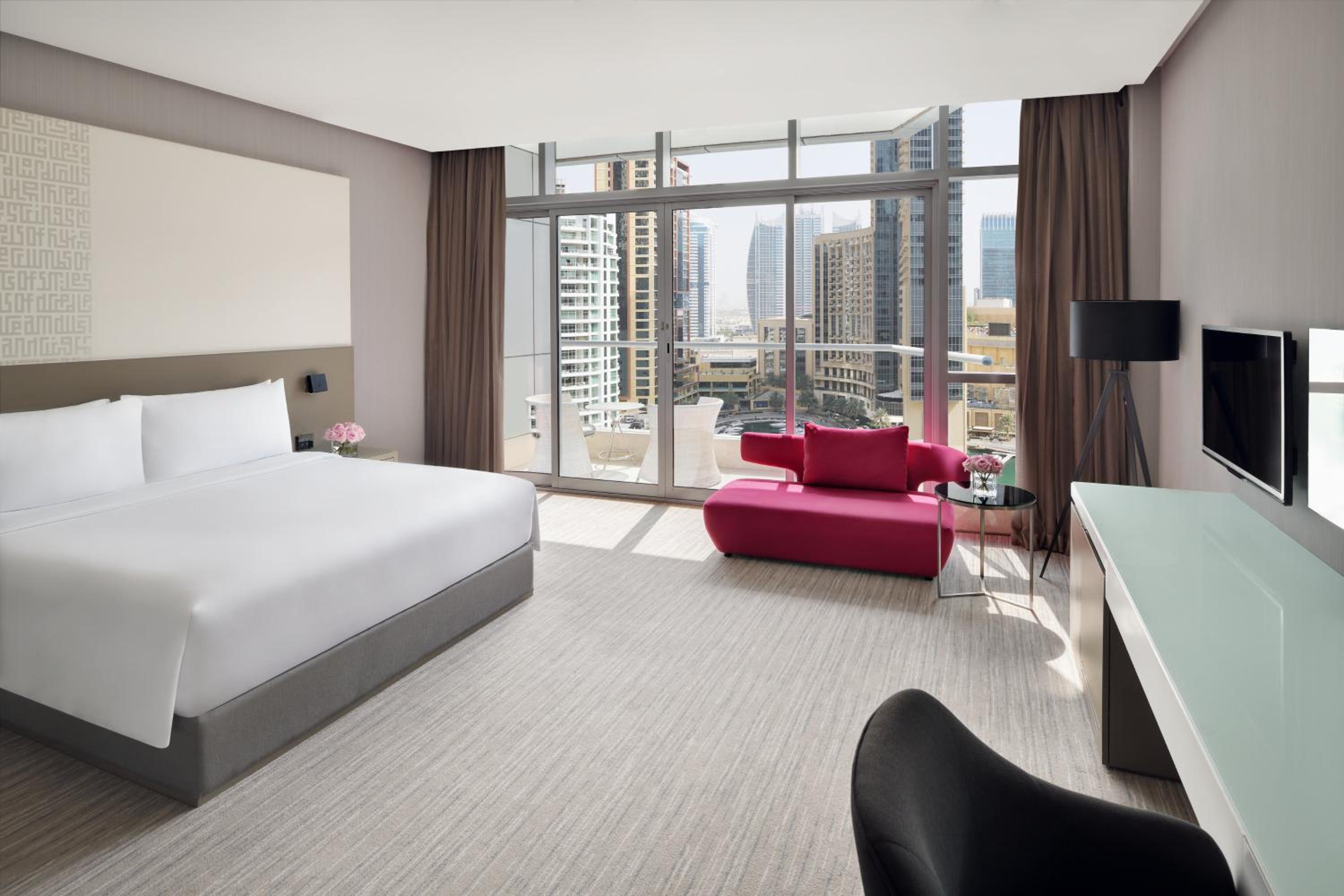Premium King Room with Balcony and Marina View thumbnail 5