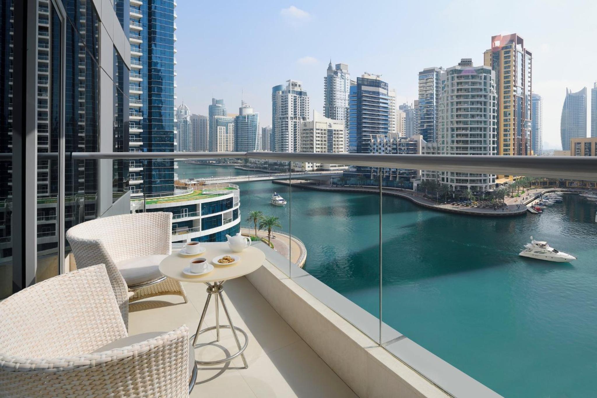 Premium Twin Room with Balcony and Marina View thumbnail 5