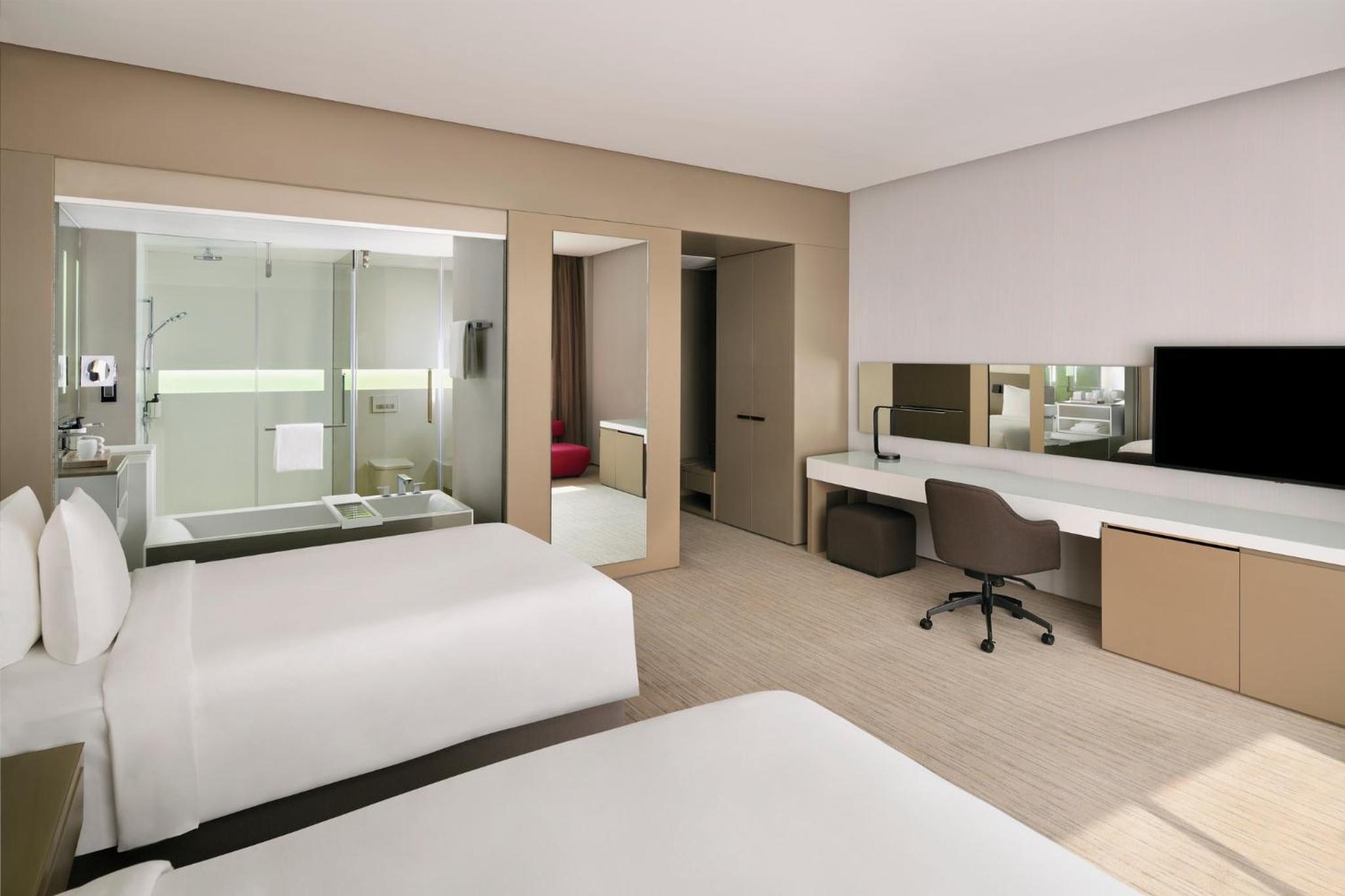 Premium Twin Room with Balcony - Photo 5