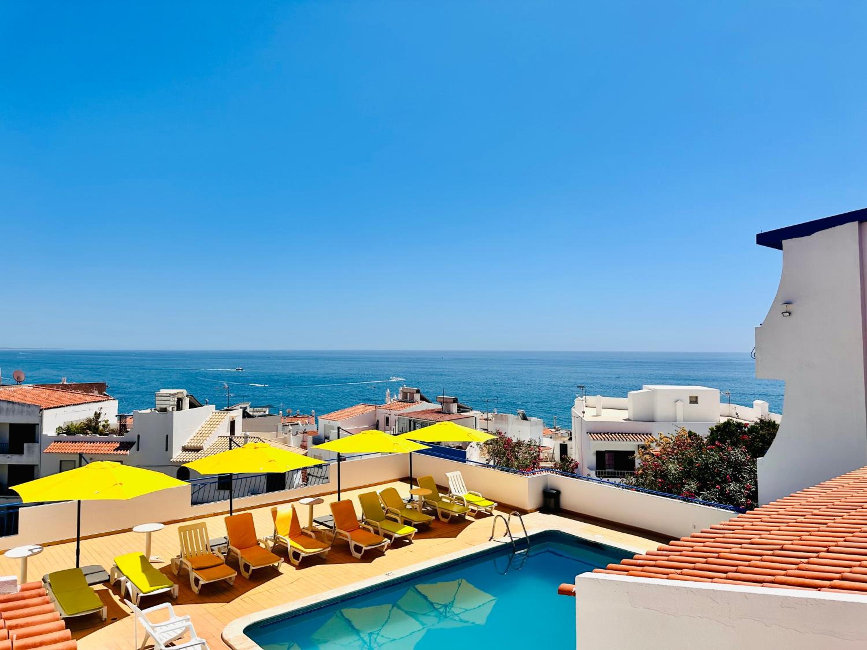 King Room with Pool View - Photo 5