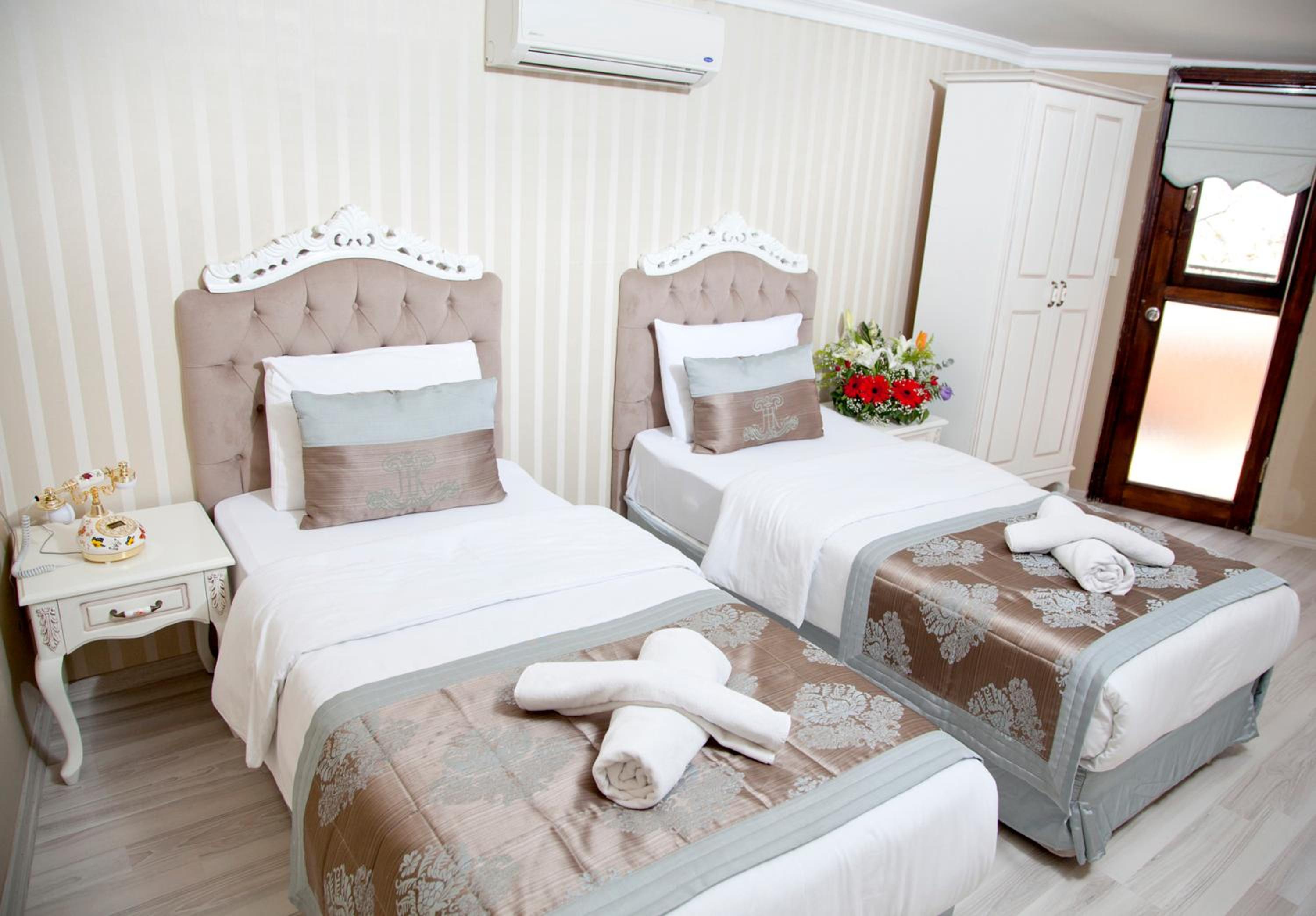 Standard Double Room - Photo 16