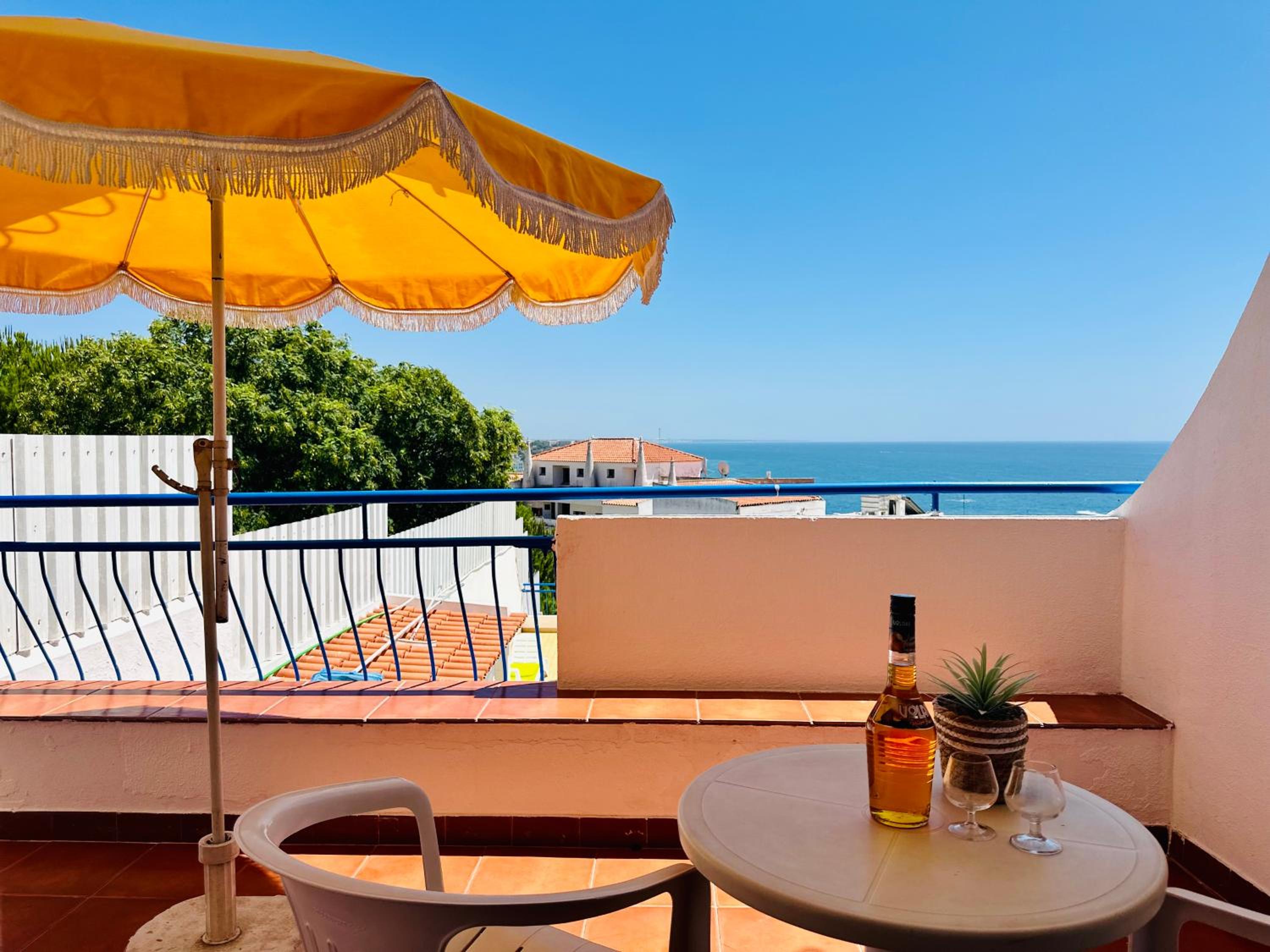 King Room with Pool View - Photo 4