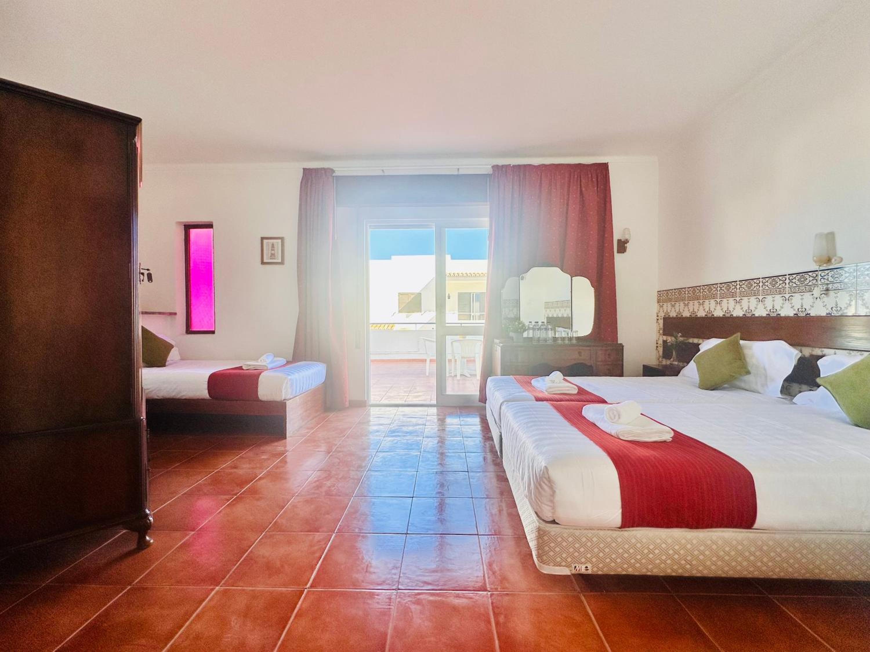 Triple Room with Terrace - Photo 2