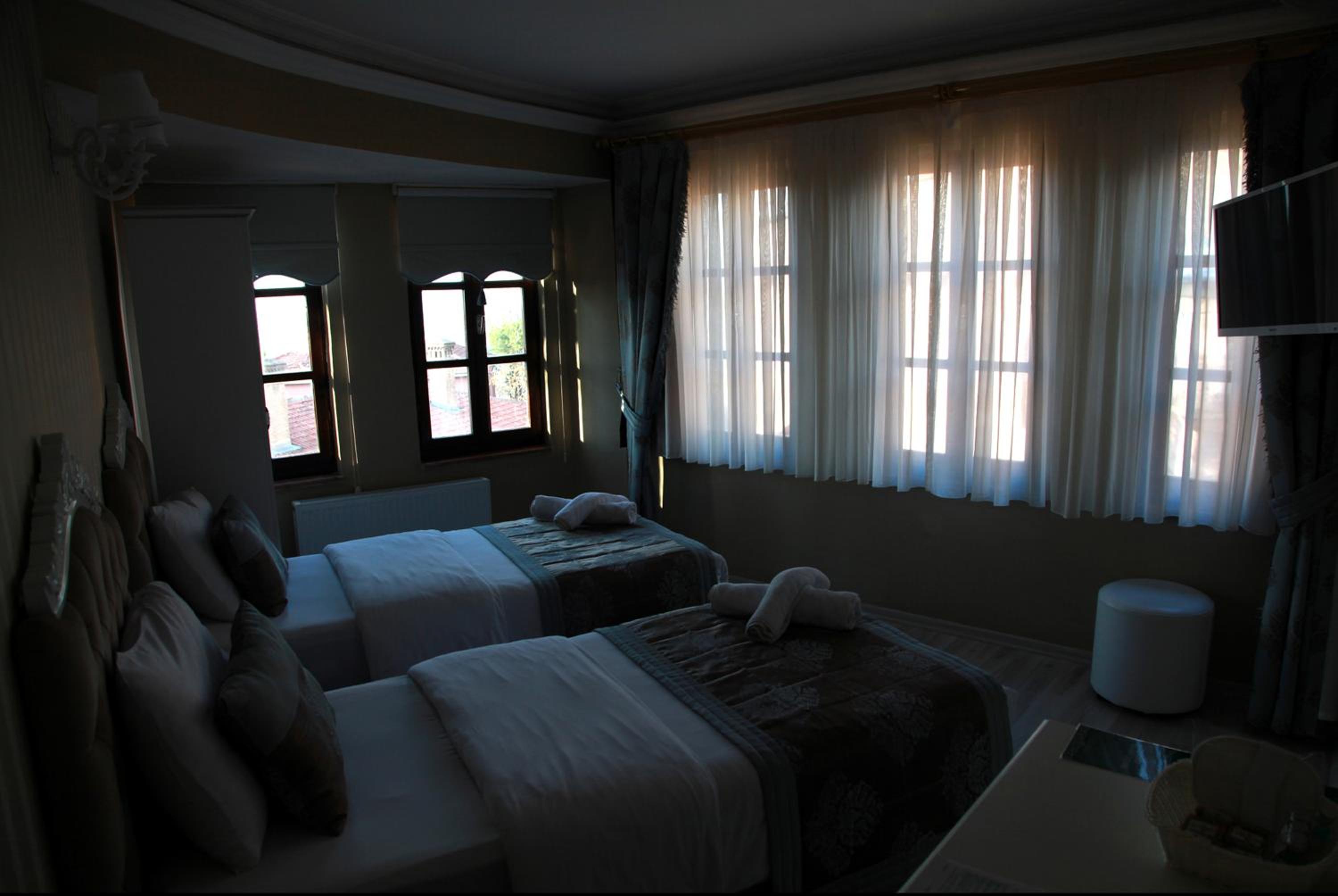 Standard Double Room - Photo 8