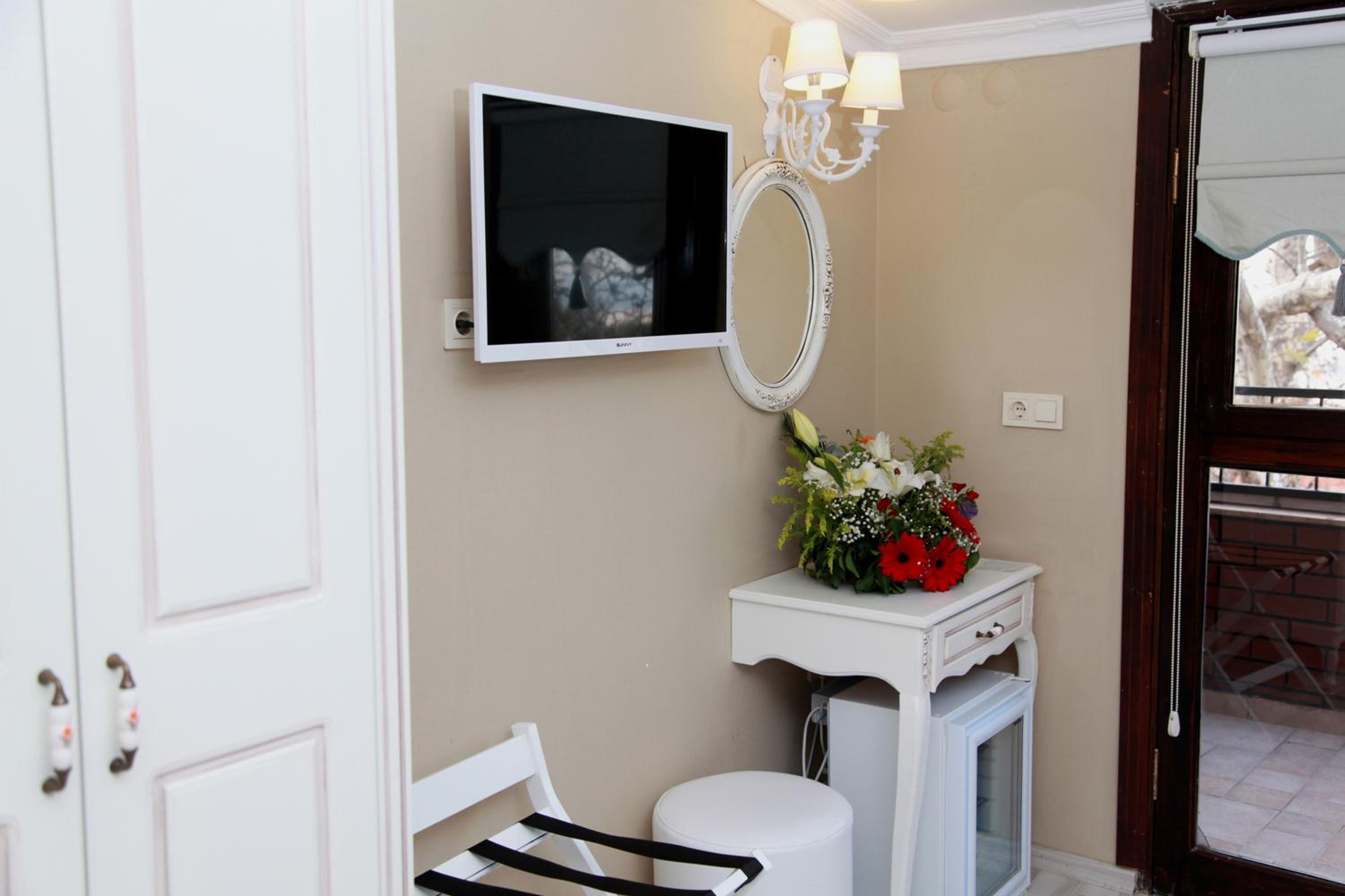 Family Room - Photo 6