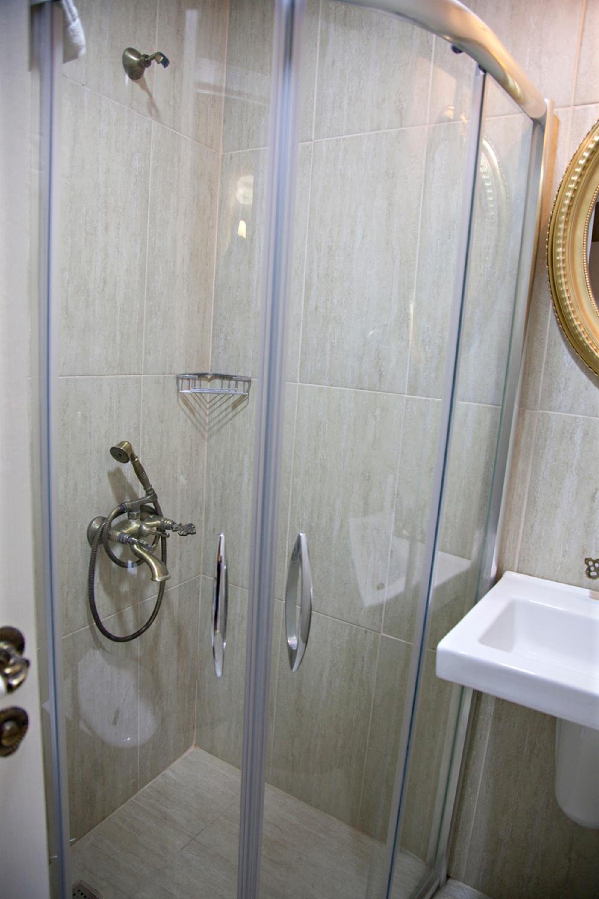 Standard Double Room - Photo 2