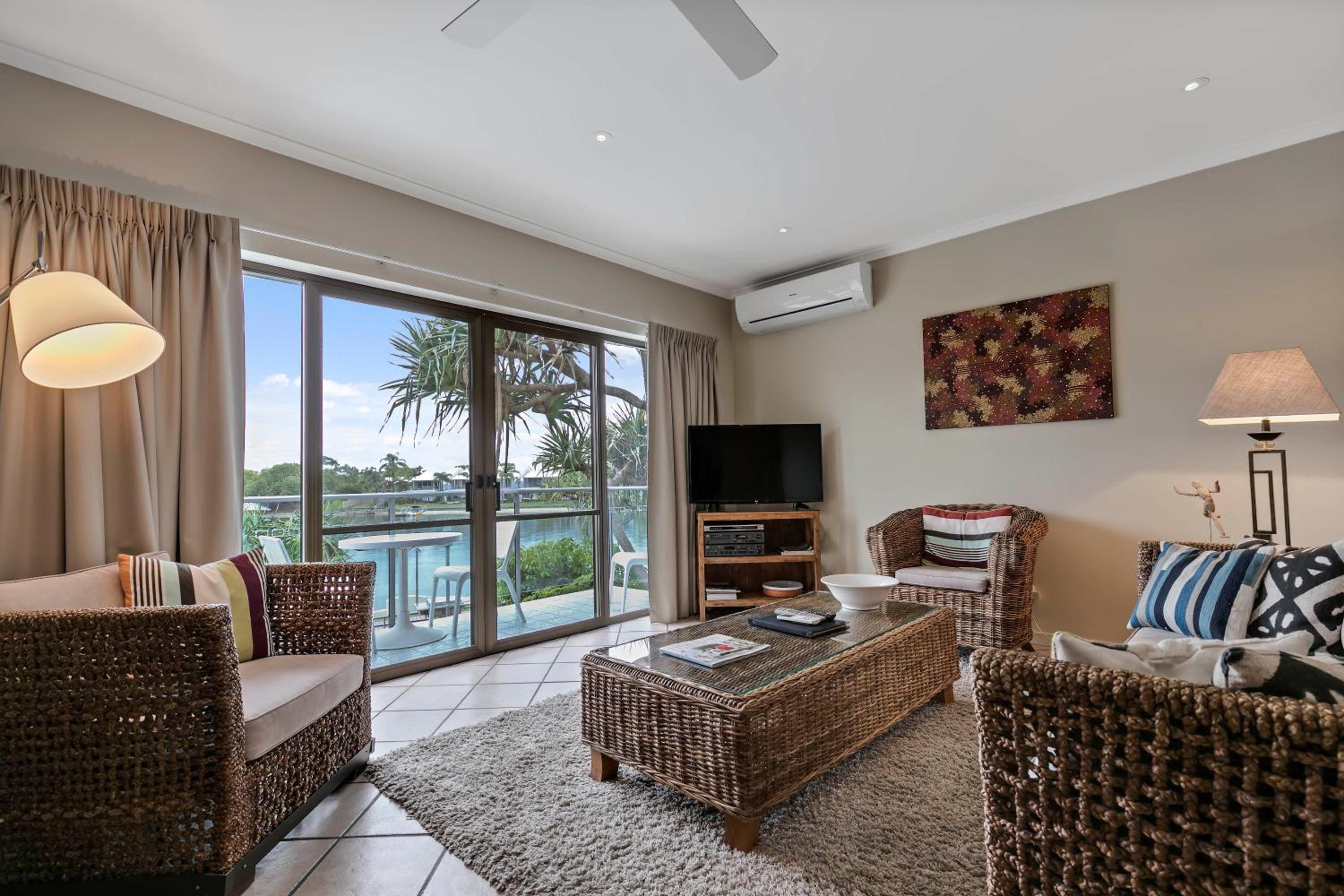 Two-Bedroom Marina View Apartment photo 3