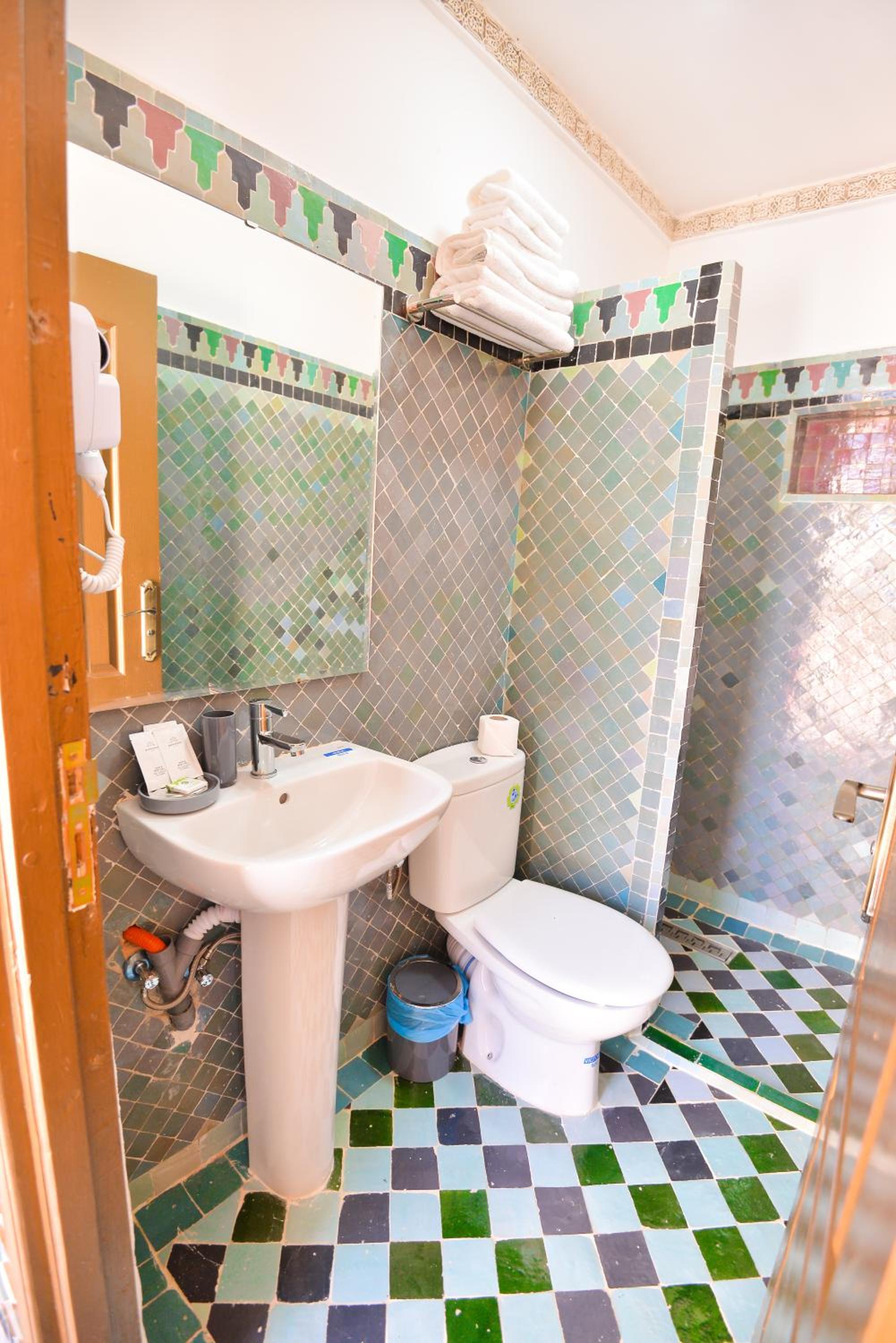 Deluxe Double or Twin Room - Photo 14
