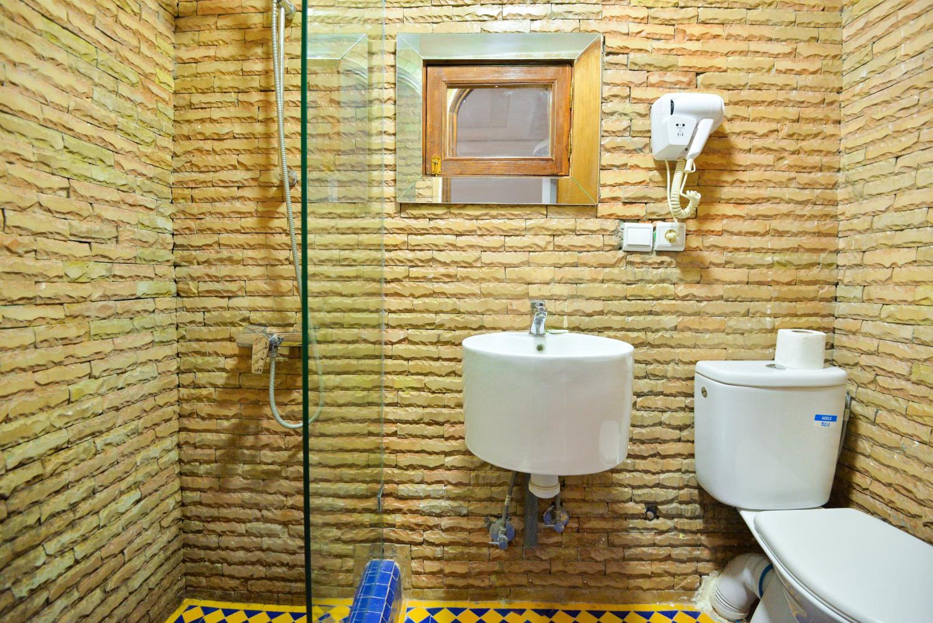 Deluxe Double or Twin Room - Photo 17