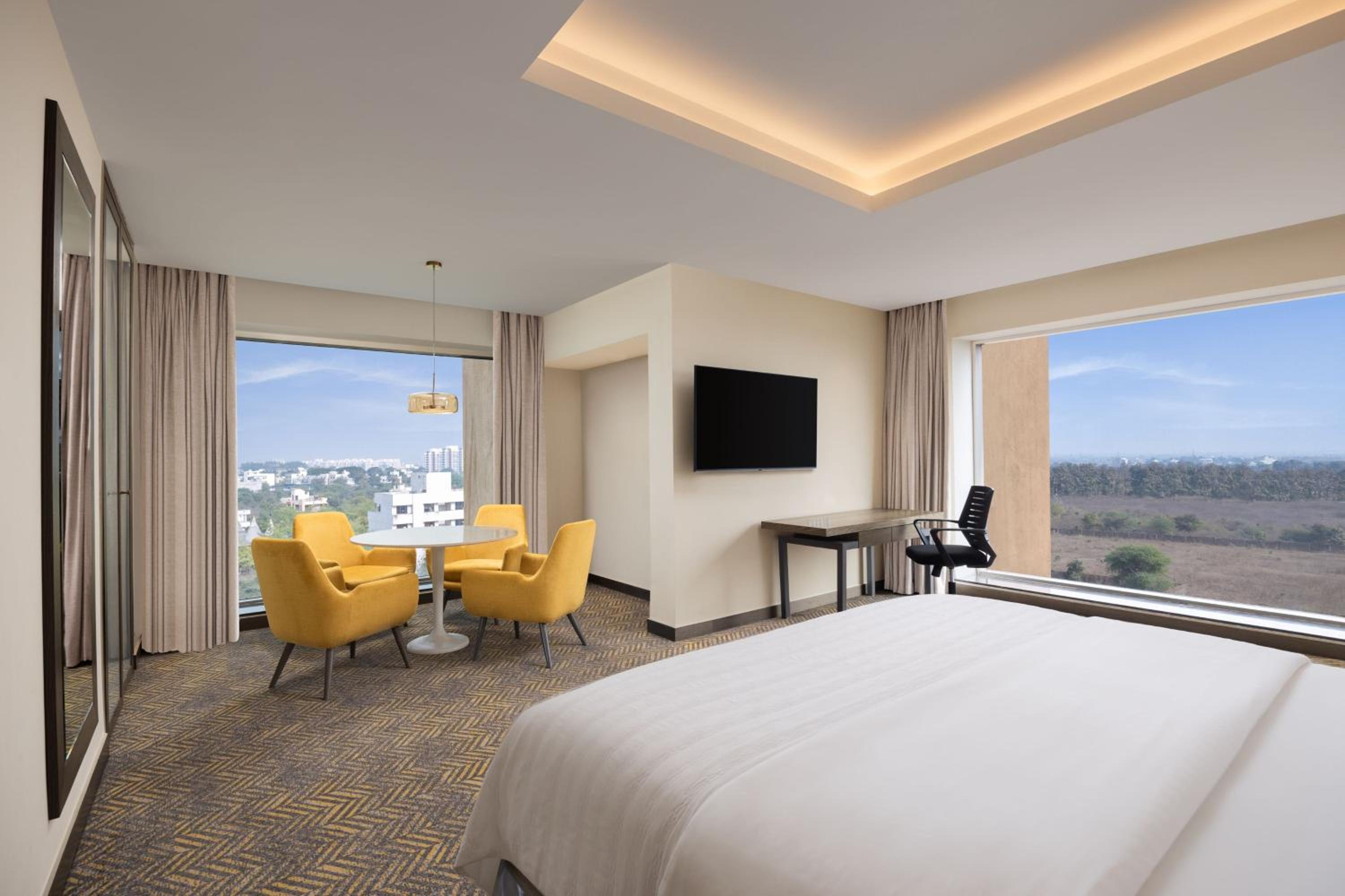 Superior King Room with City View - Club Lounge Access from 7pm - 9pm with complimentary in-house selection of liquor I 2 pints of beer and 2 pieces of laundry per day on non-cumulative basis