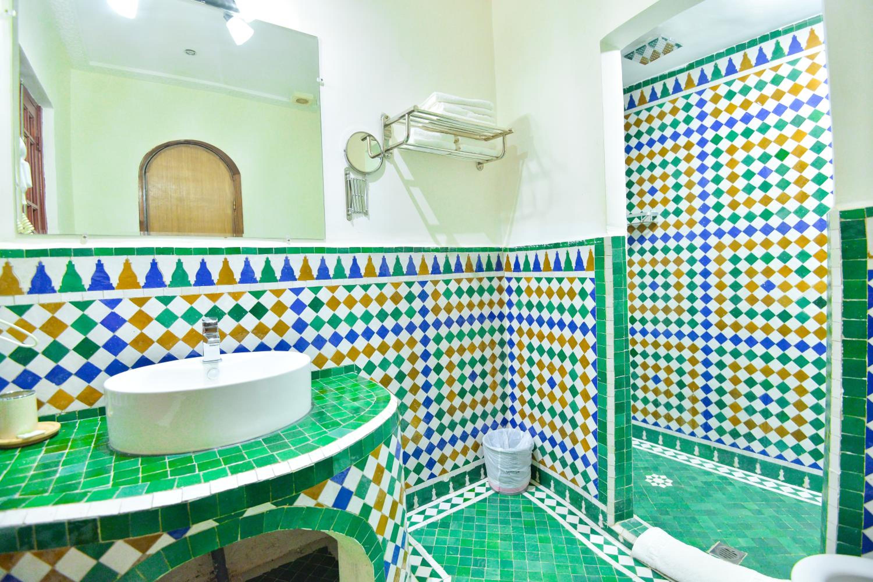 Deluxe Junior Suite - Photo 13