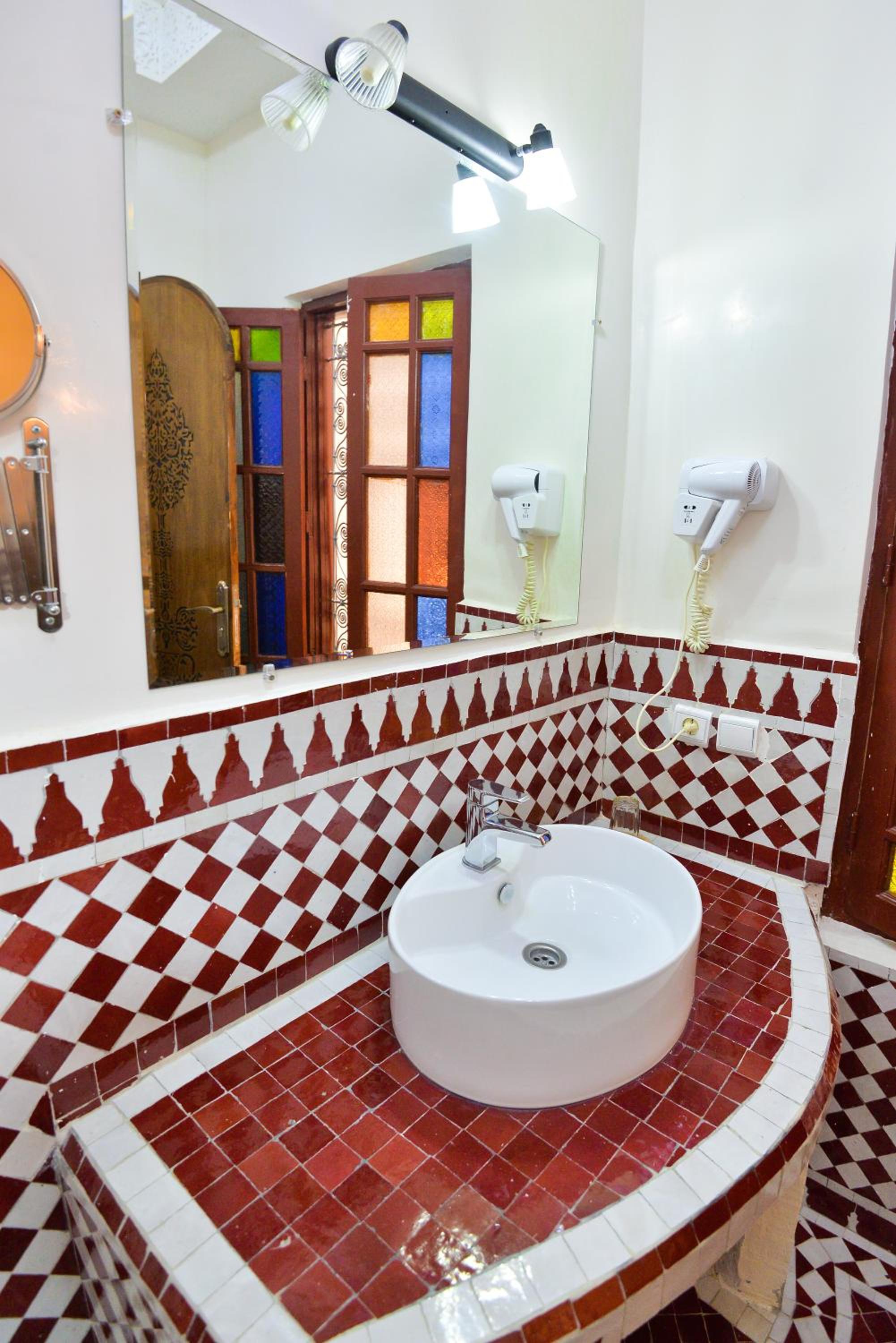 Deluxe Family Suite - Photo 6
