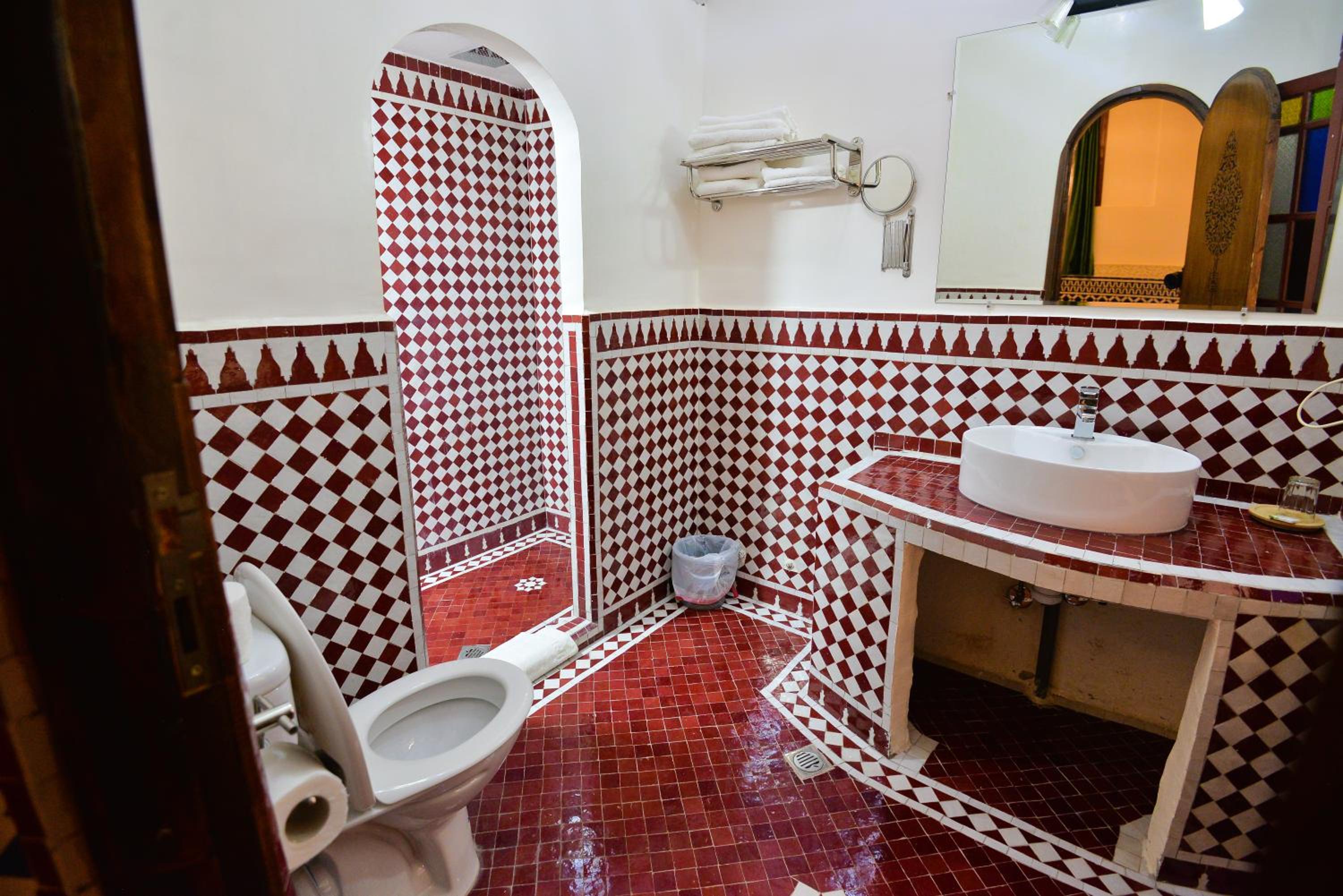 Deluxe Family Suite - Photo 5