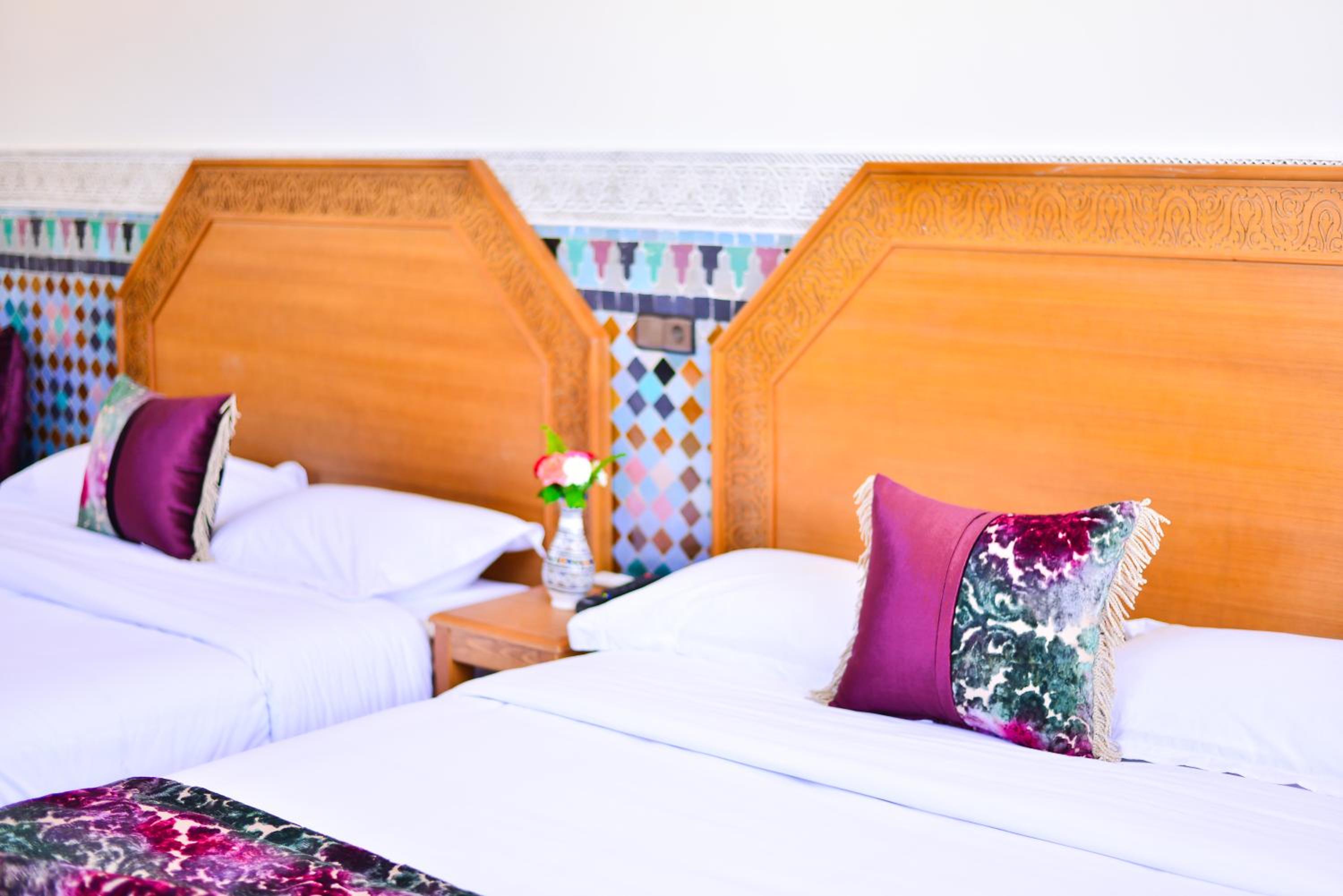 Deluxe Family Suite - Photo 12