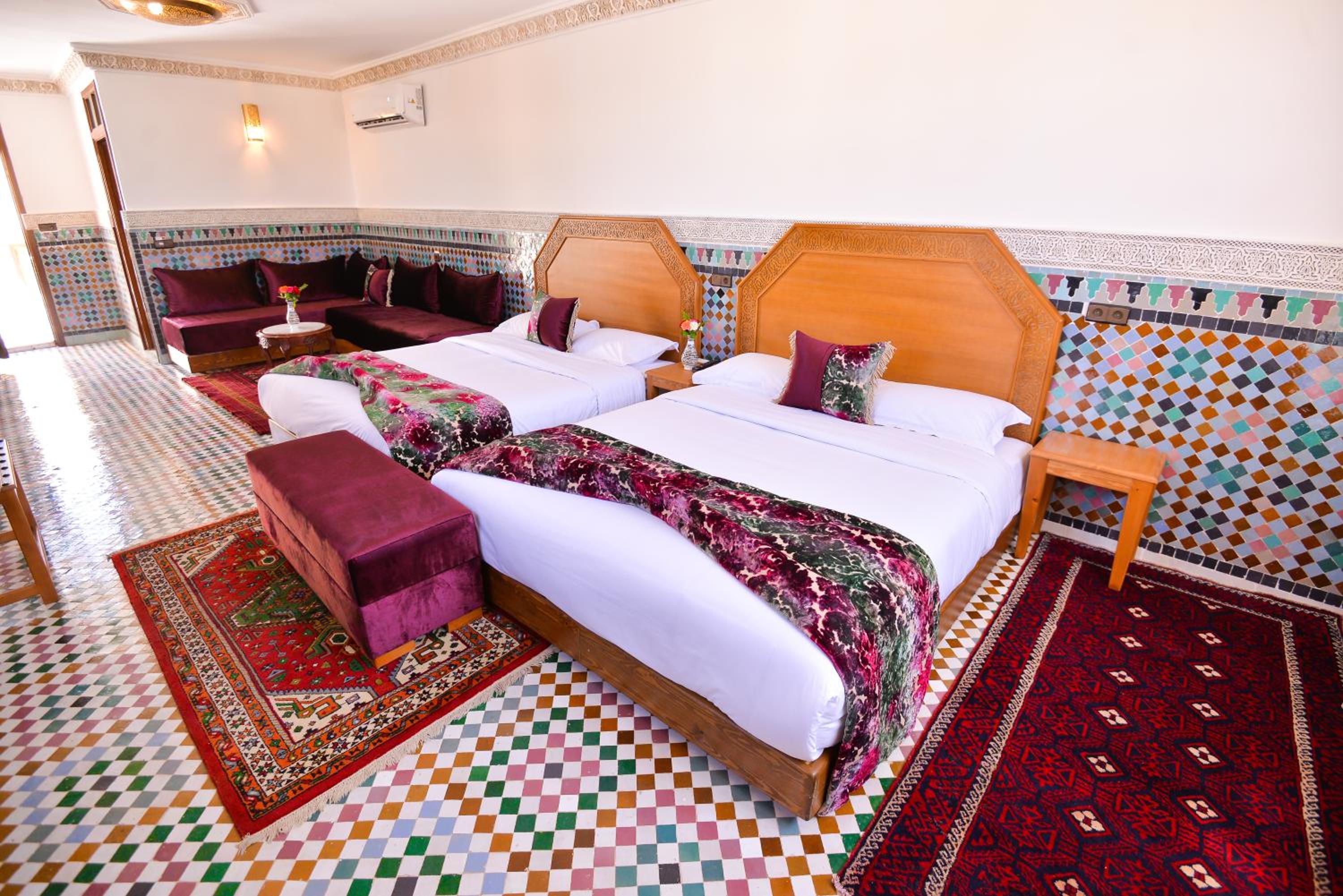 Deluxe Family Suite - Photo 13