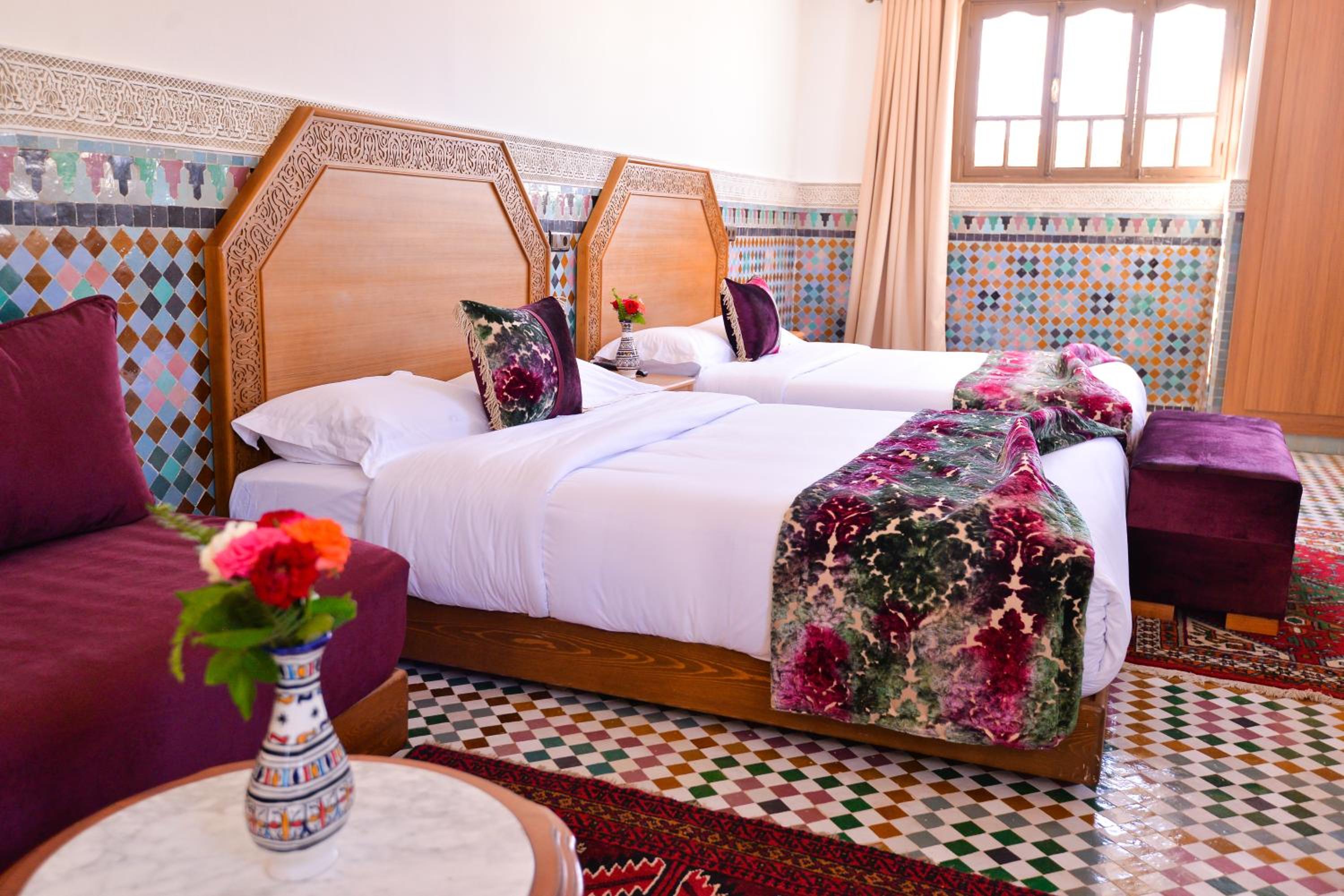 Deluxe Family Suite - Photo 16