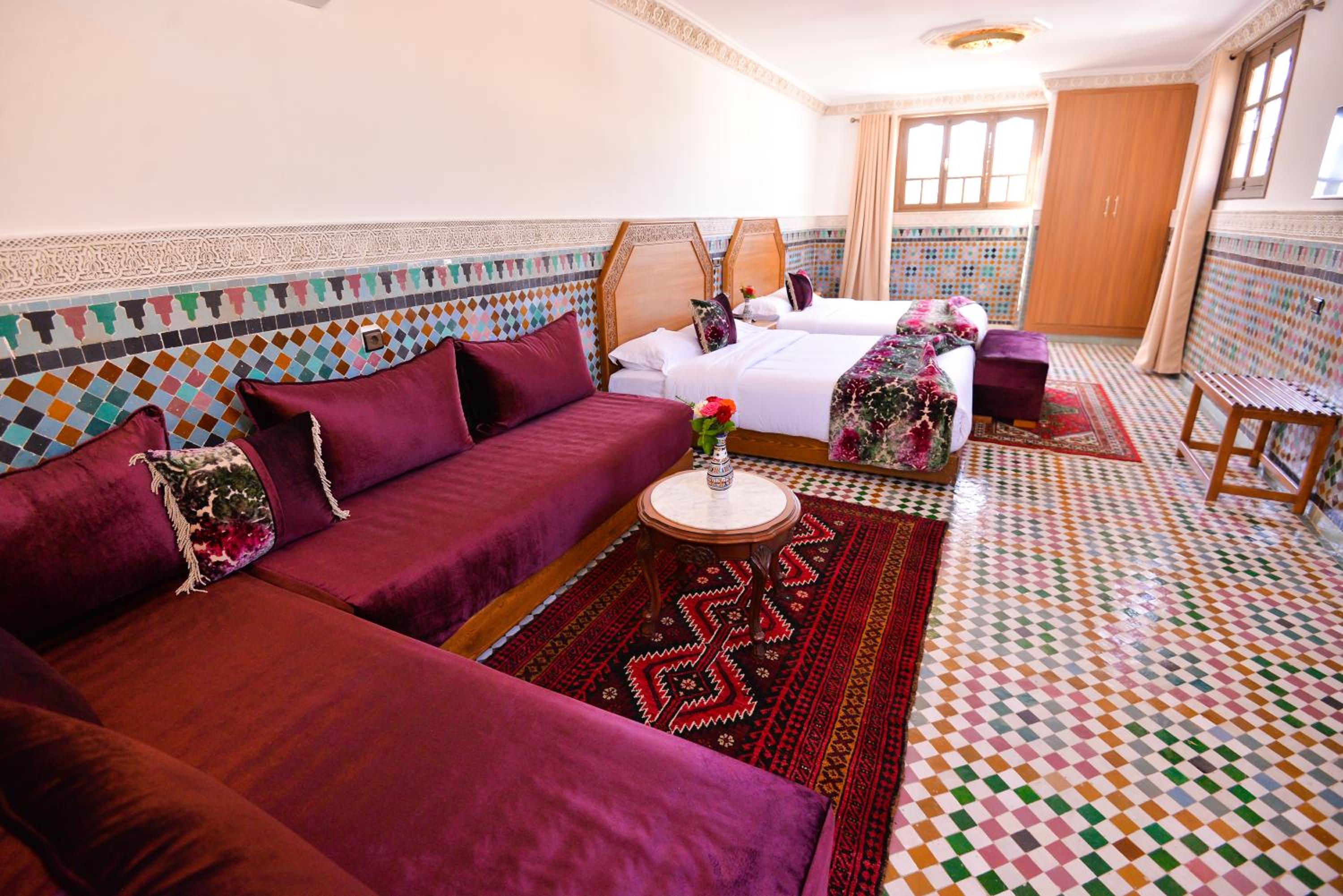 Deluxe Family Suite - Photo 15