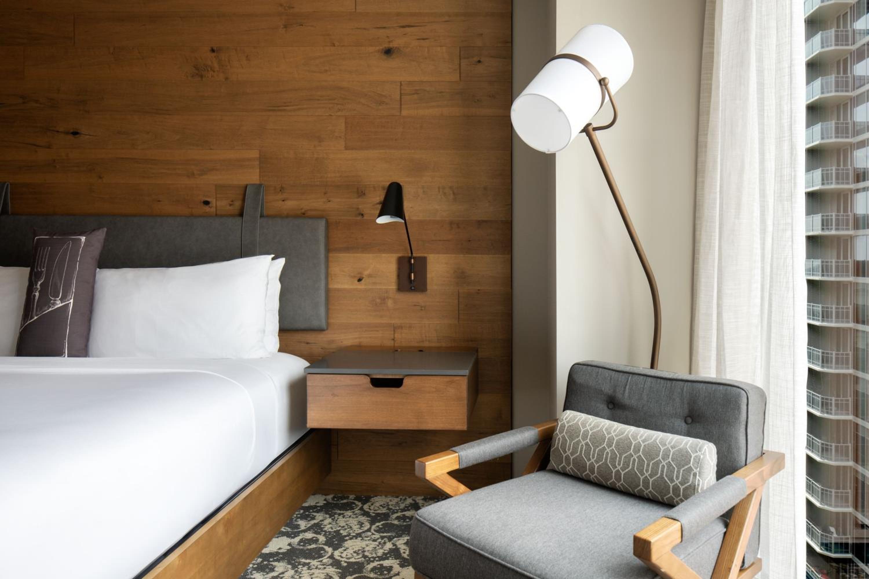 Guest room, 1 King,  City View (Hearing Accessible) - Photo 5