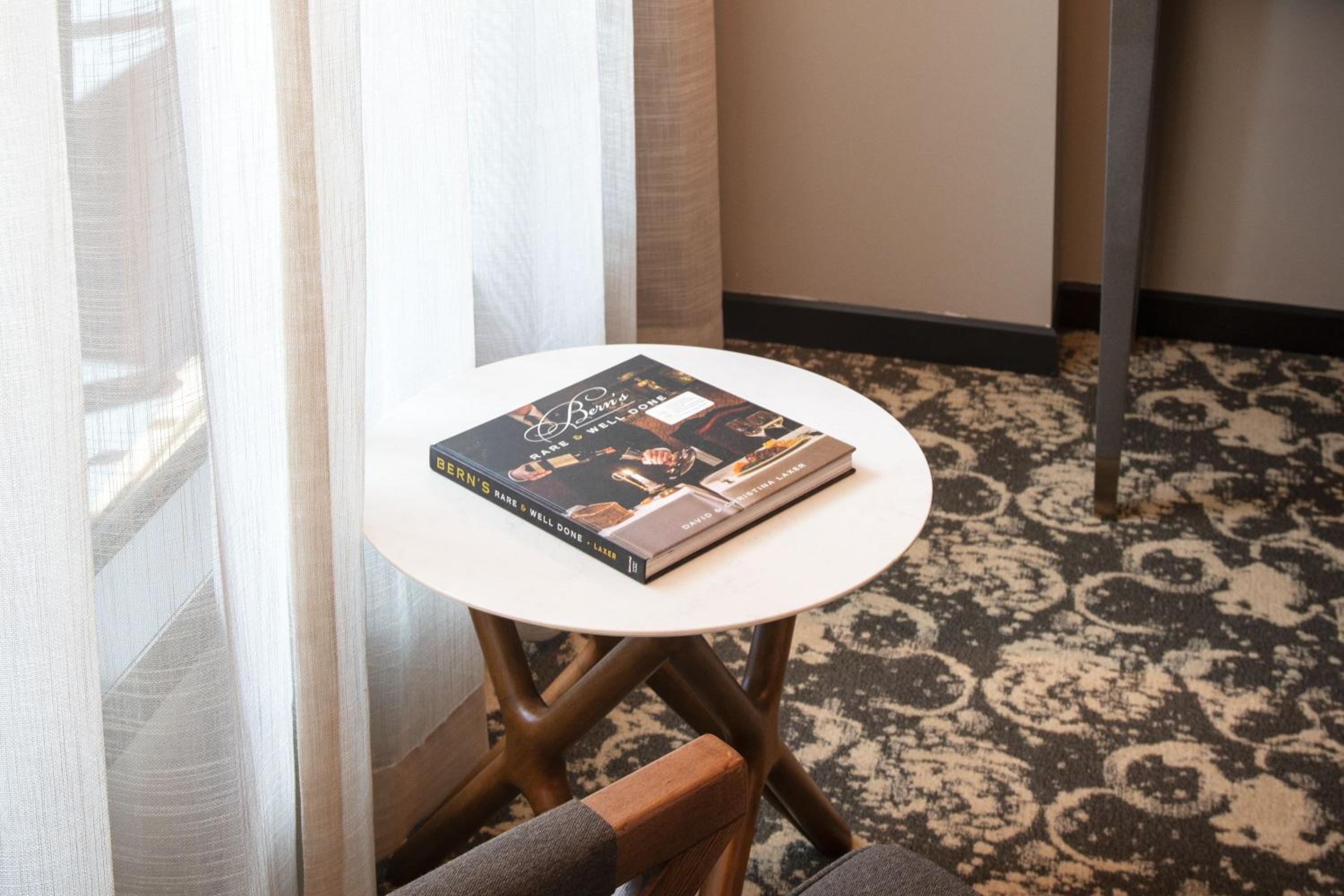 Guest room, 1 King,  City View (Hearing Accessible) - Photo 6