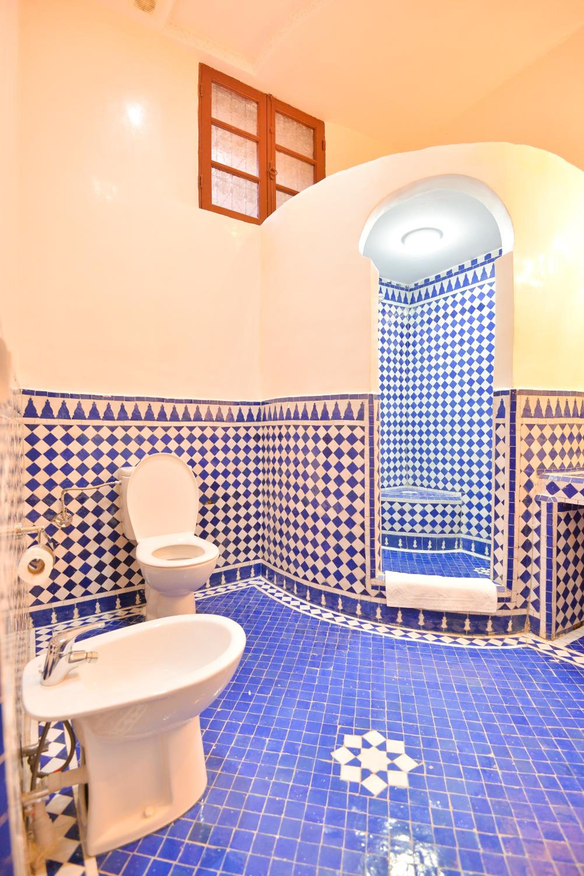 Deluxe Suite - Photo 9