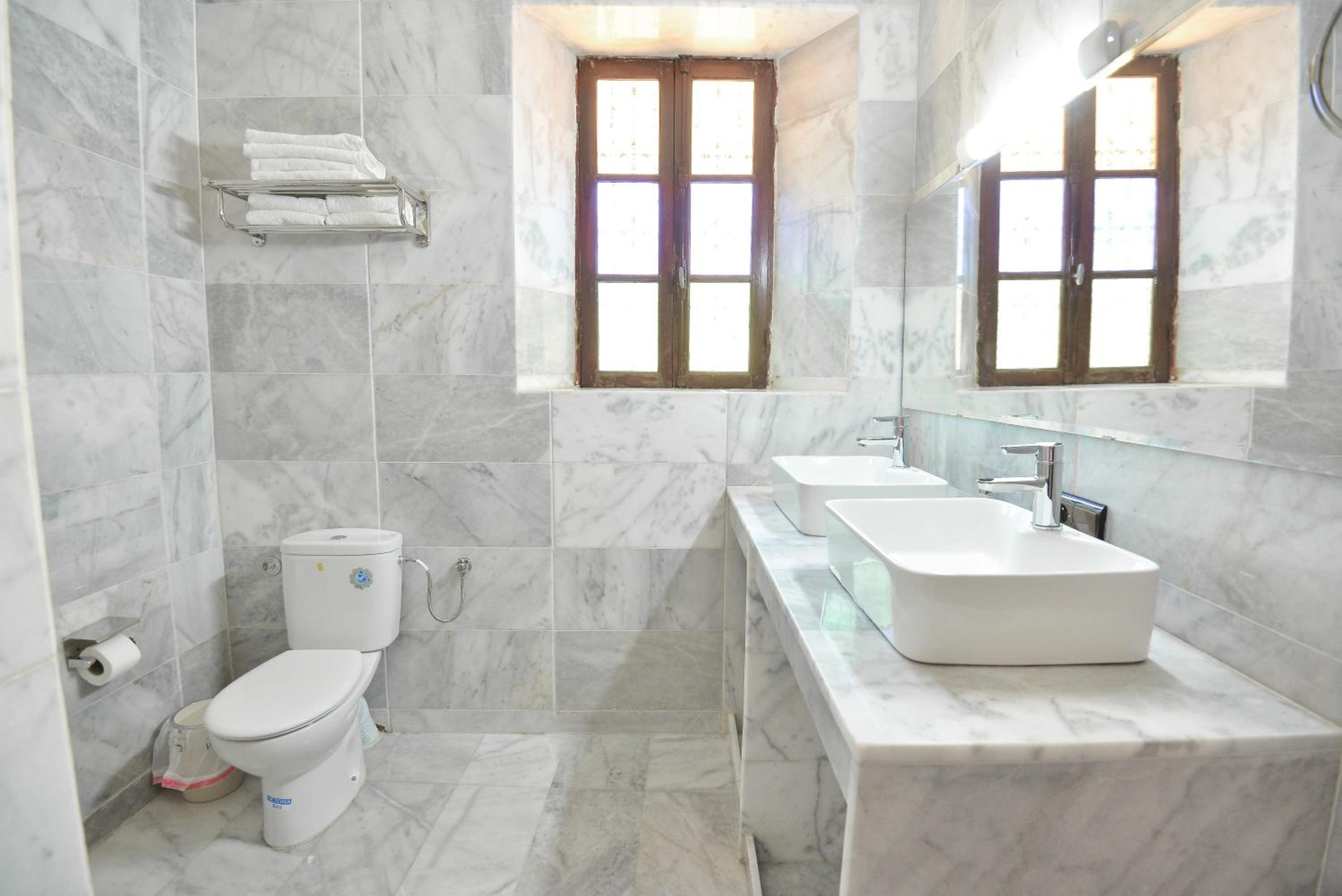 Deluxe Suite - Photo 3