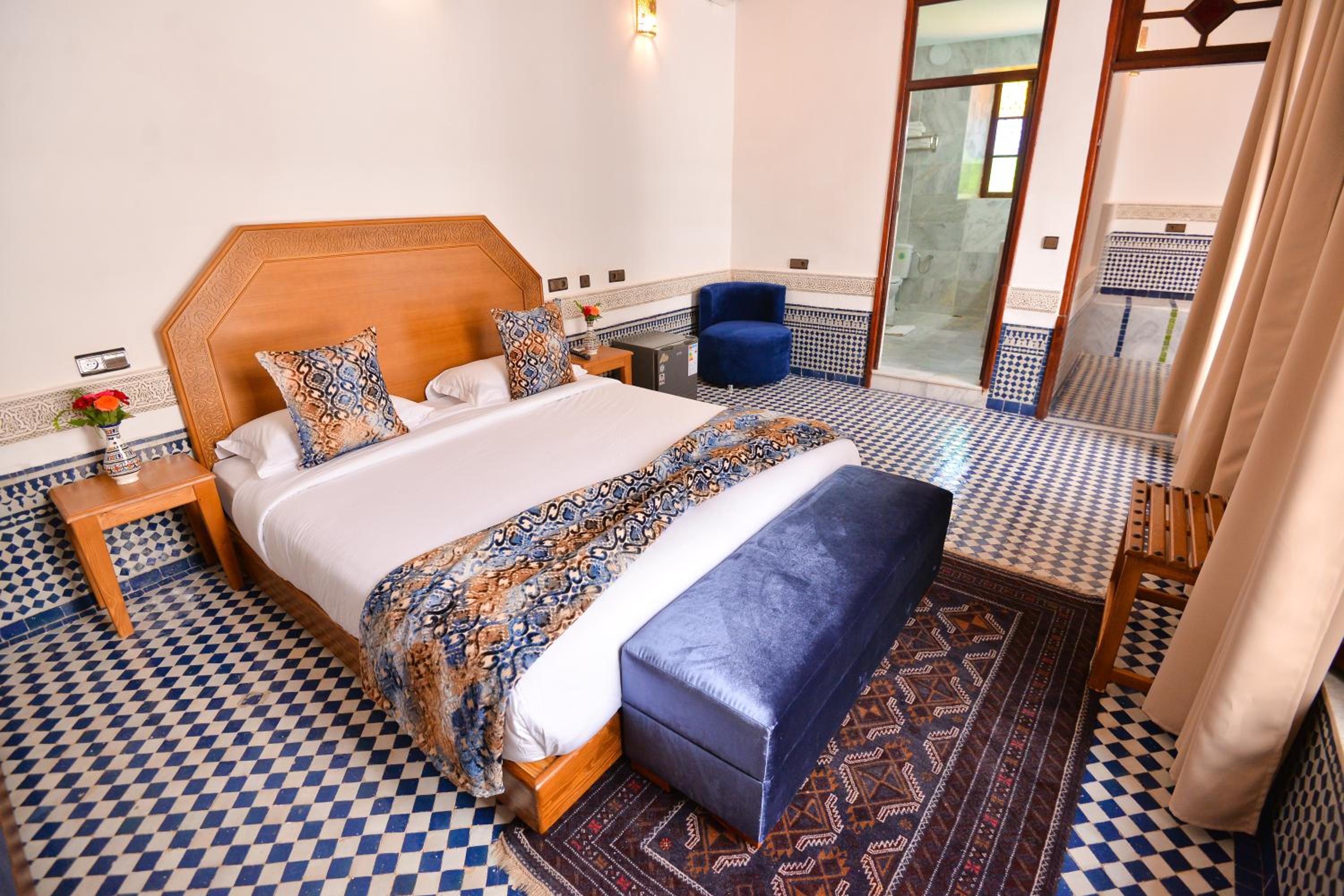 Deluxe Suite - Photo 15