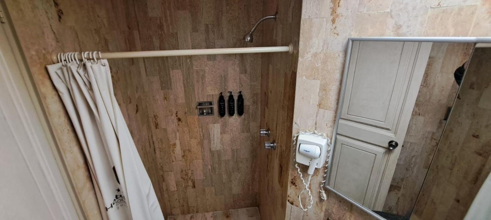 Small Single Room photo 2