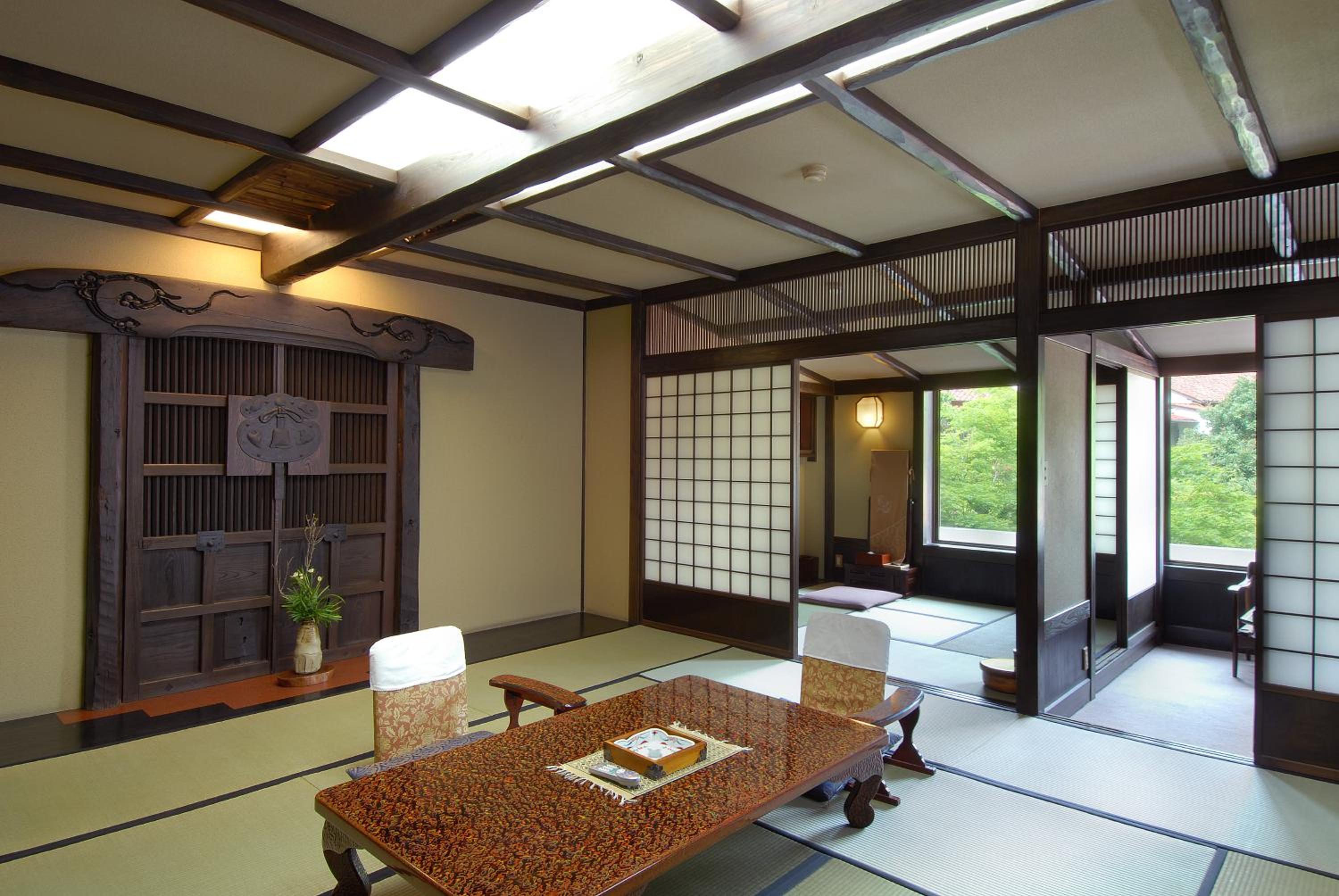 Deluxe Japanese-Style Room with Hot Spring Bath and Mountain View photo 3