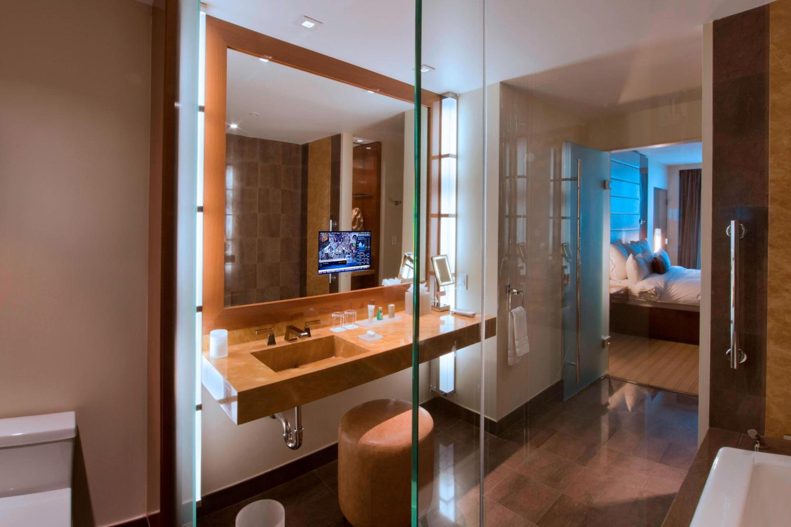 Junior Suite thumbnail 6