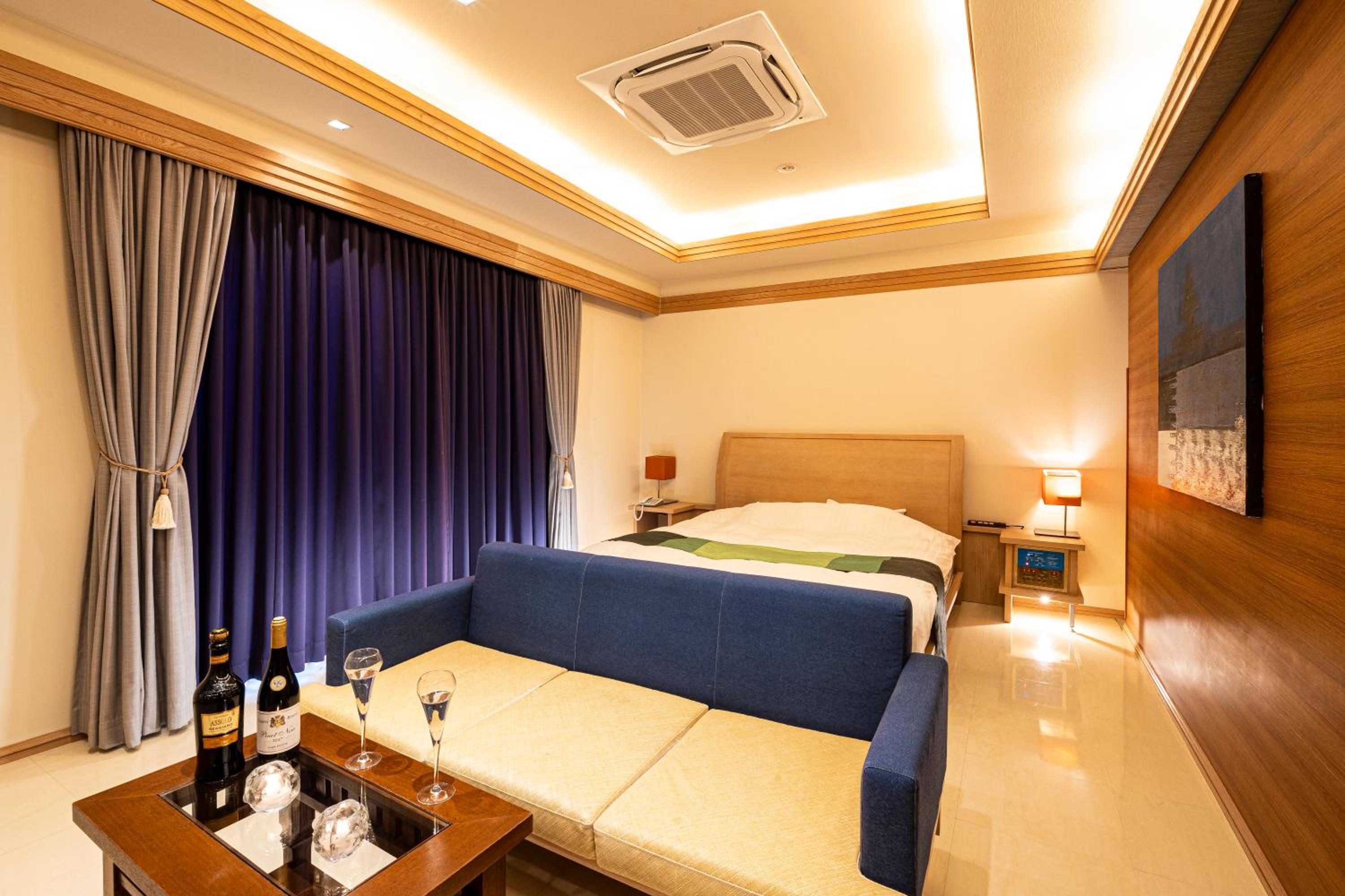 Deluxe King Room photo 2