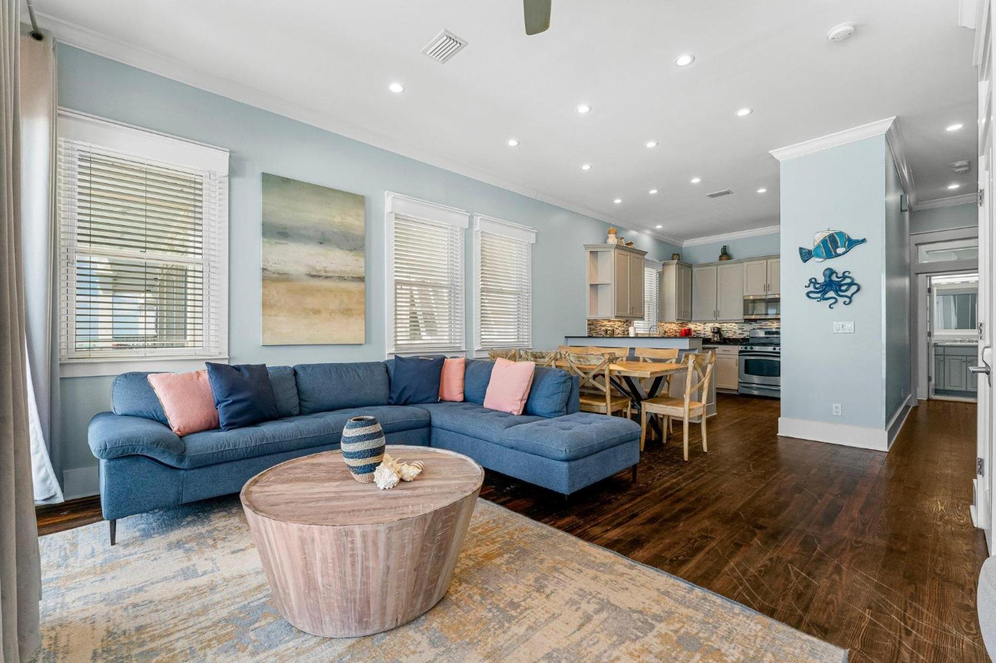 Five-Bedroom House photo 1