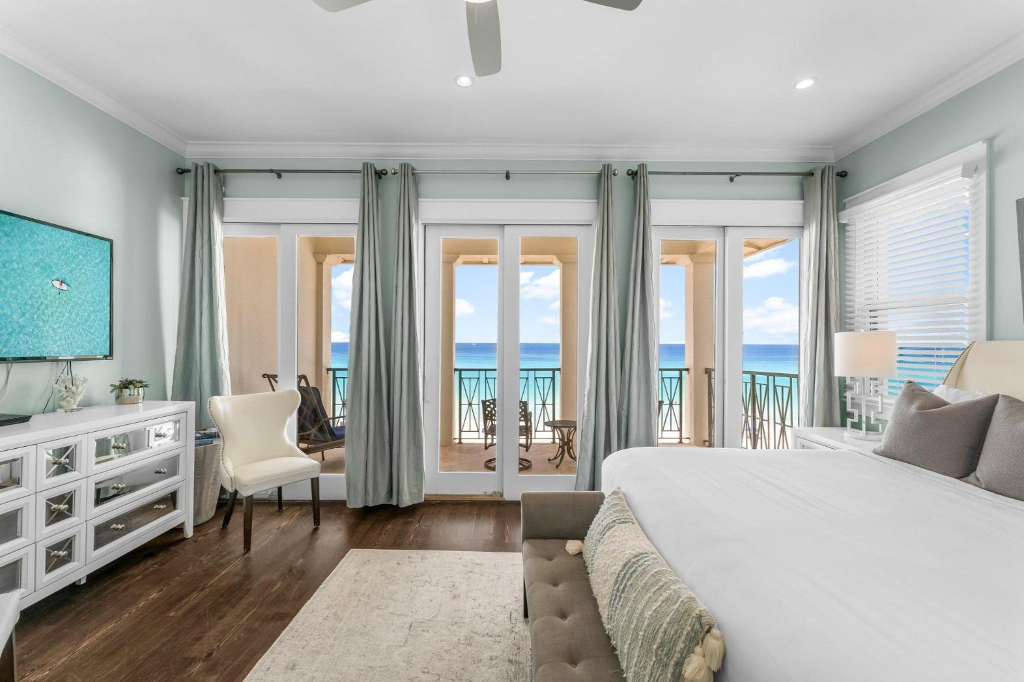 Five-Bedroom House photo 2