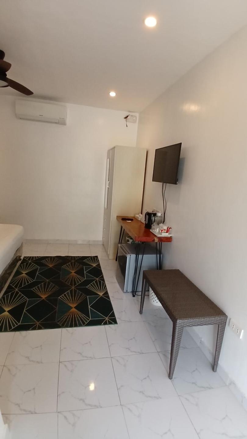 Deluxe Queen Room - Photo 7