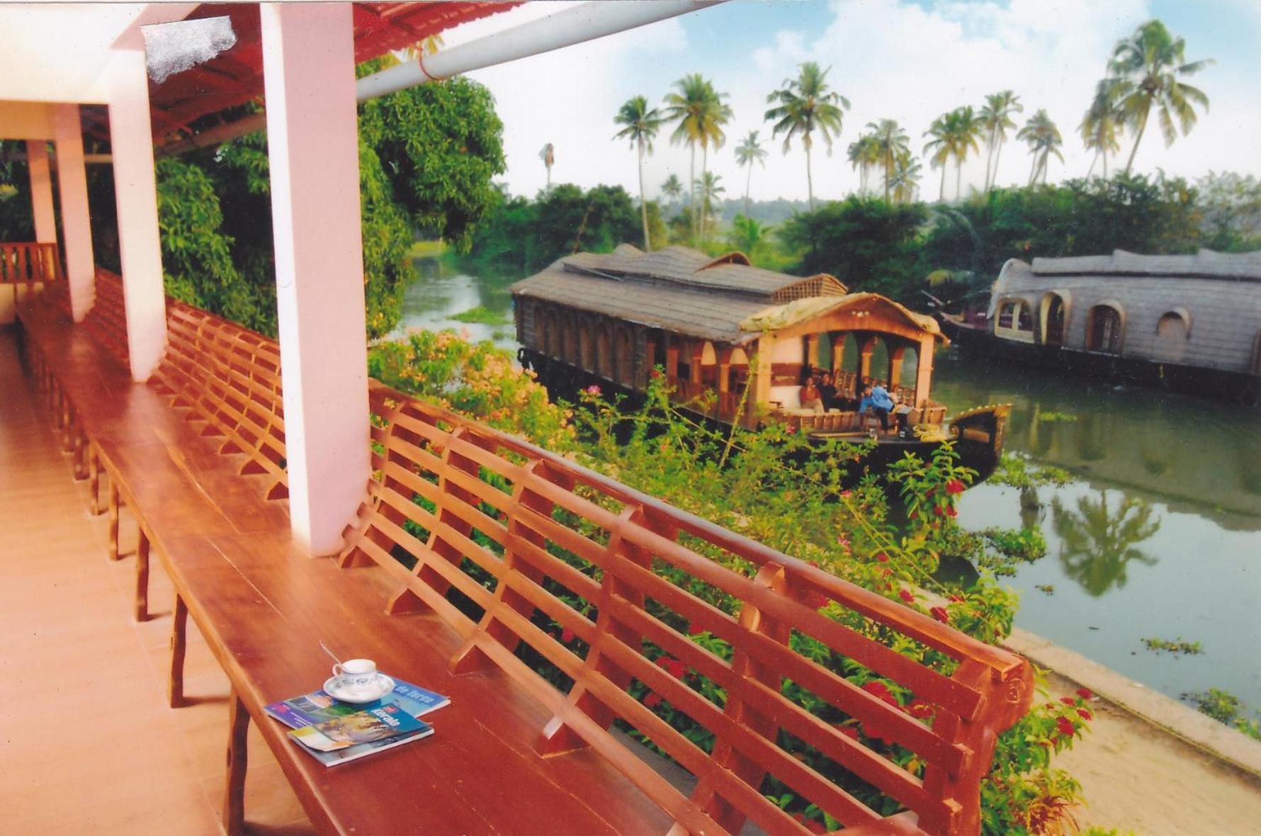Double Room with Balcony - Photo 17