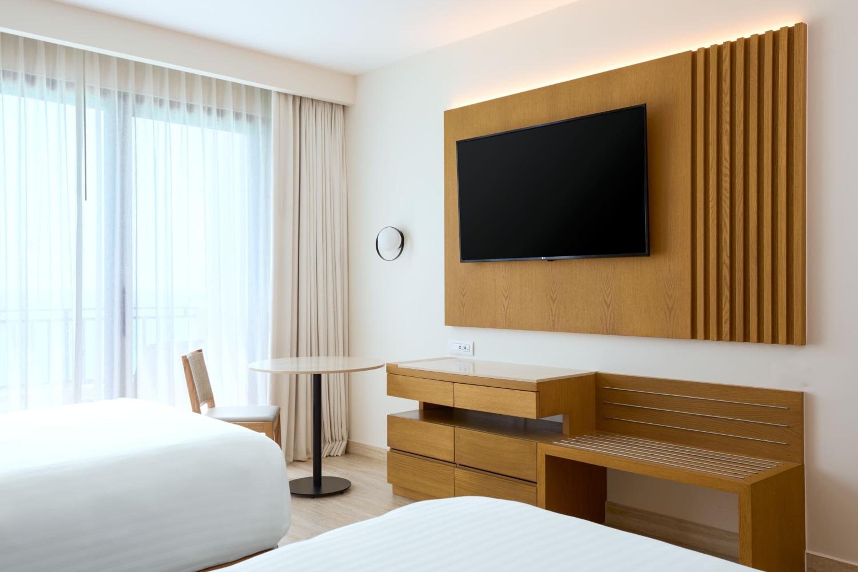 Executive Suite thumbnail 5
