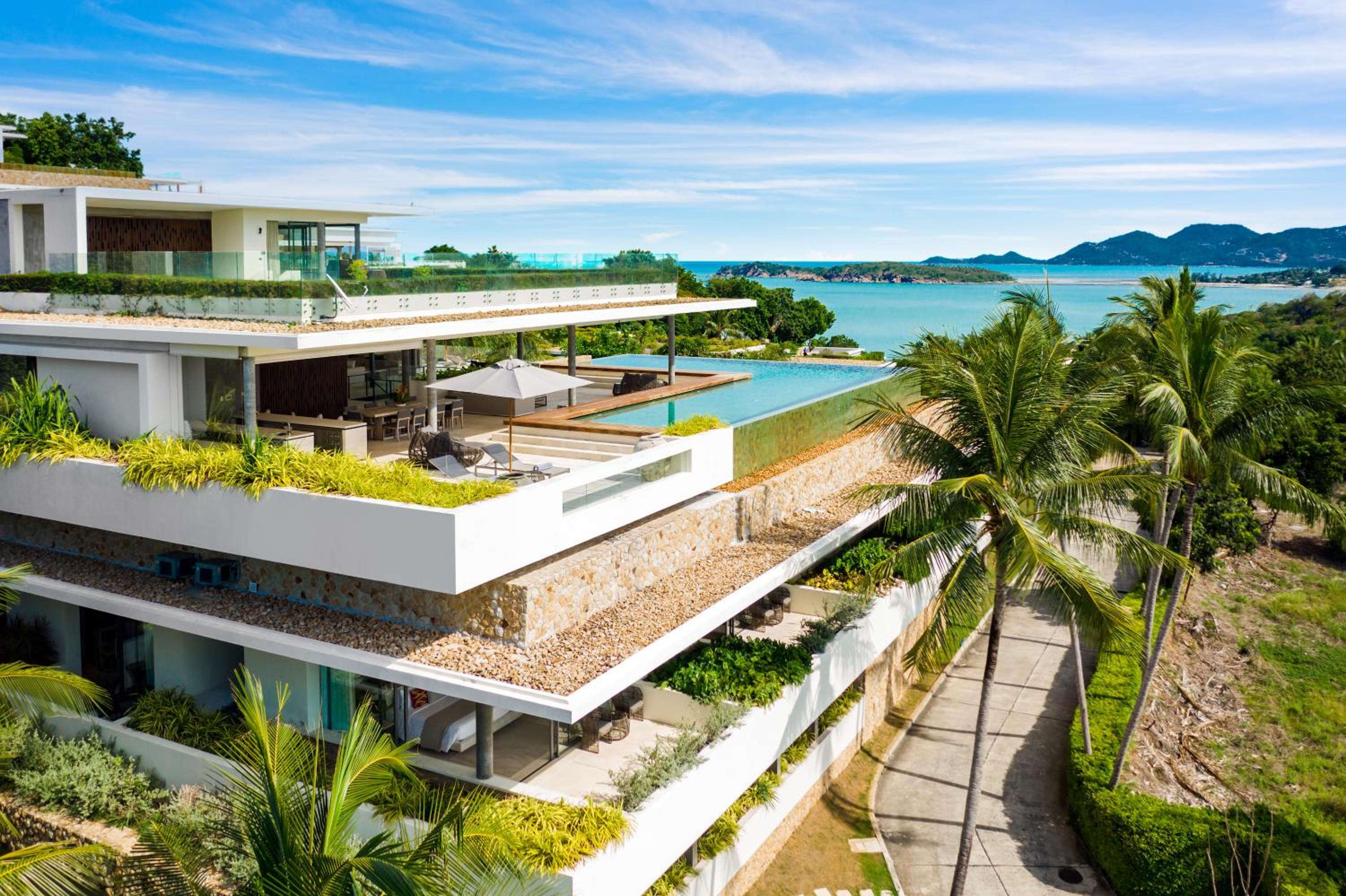 Six-Bedroom Villa PLUS photo 2