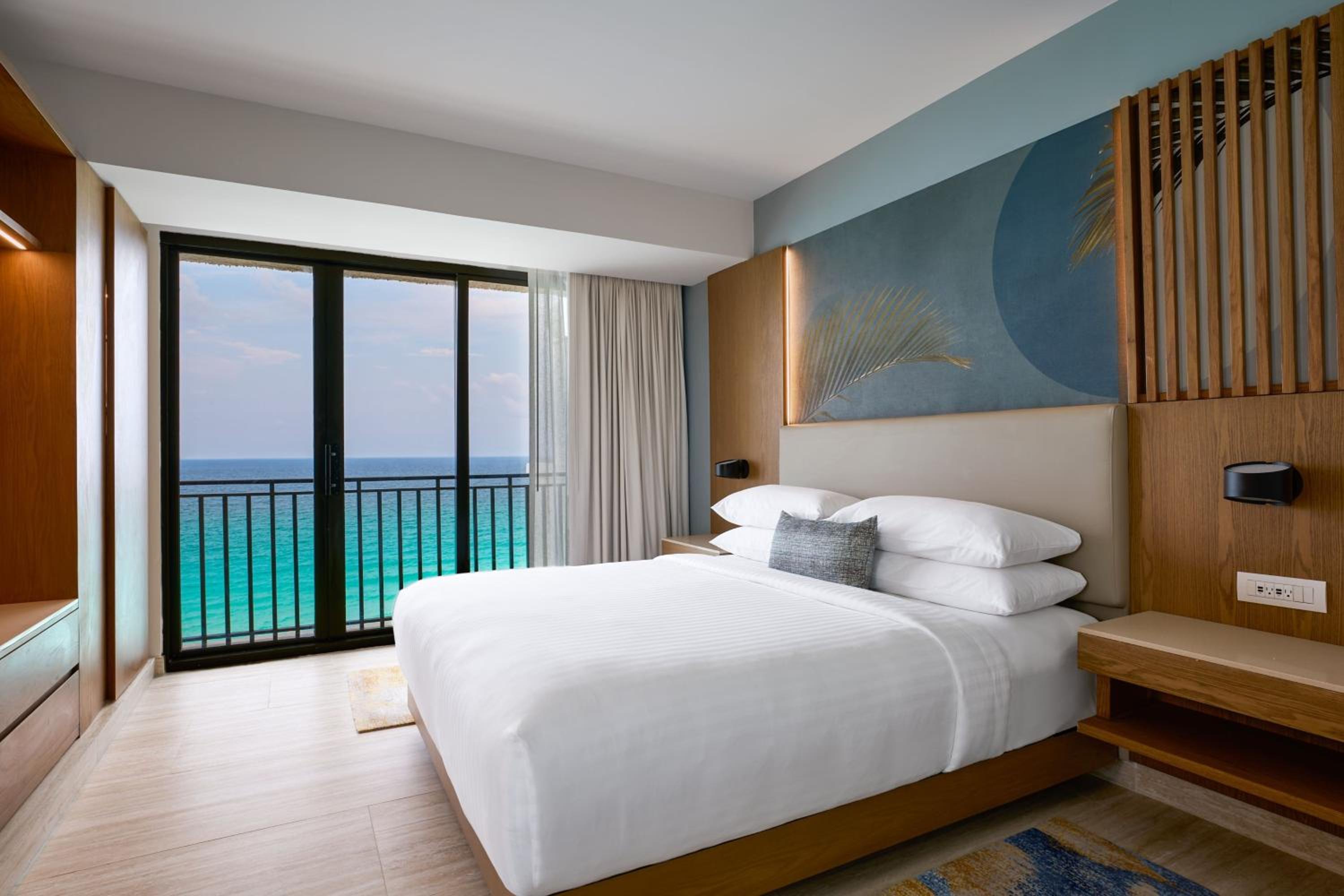 Partial Ocean View Room thumbnail 6