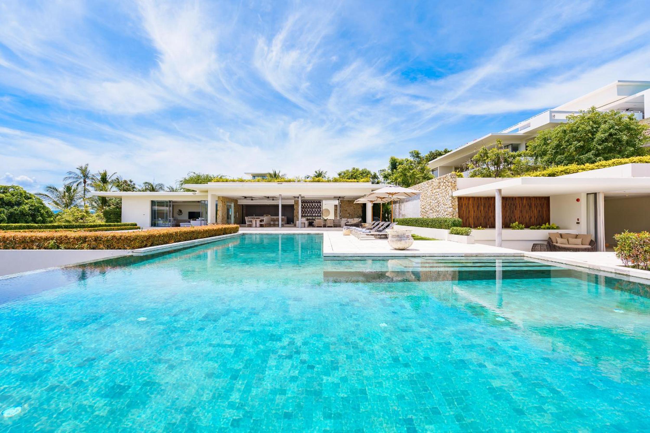 Six-Bedroom Villa PLUS photo 3
