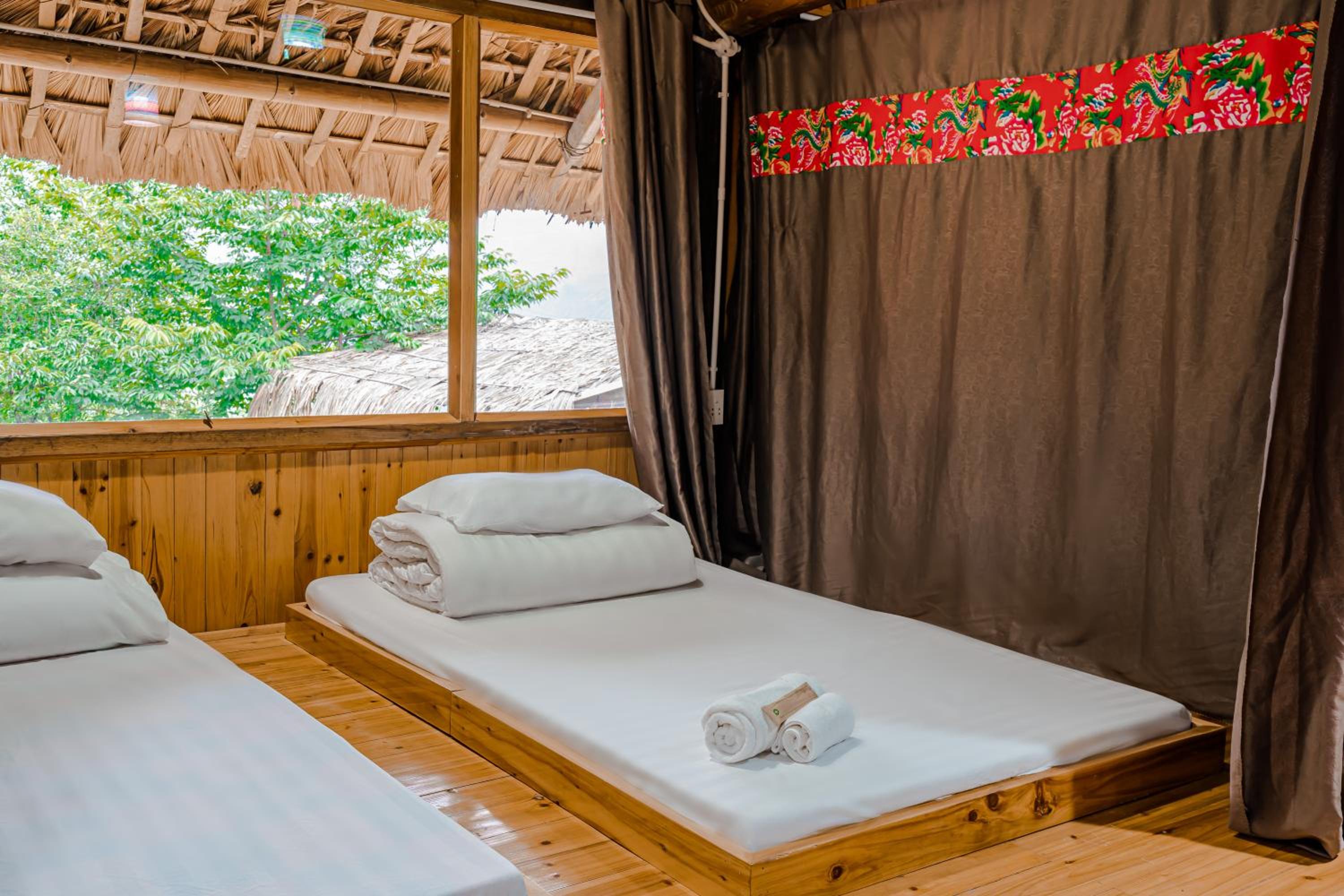 Single Bed In Dormitory Room photo 1