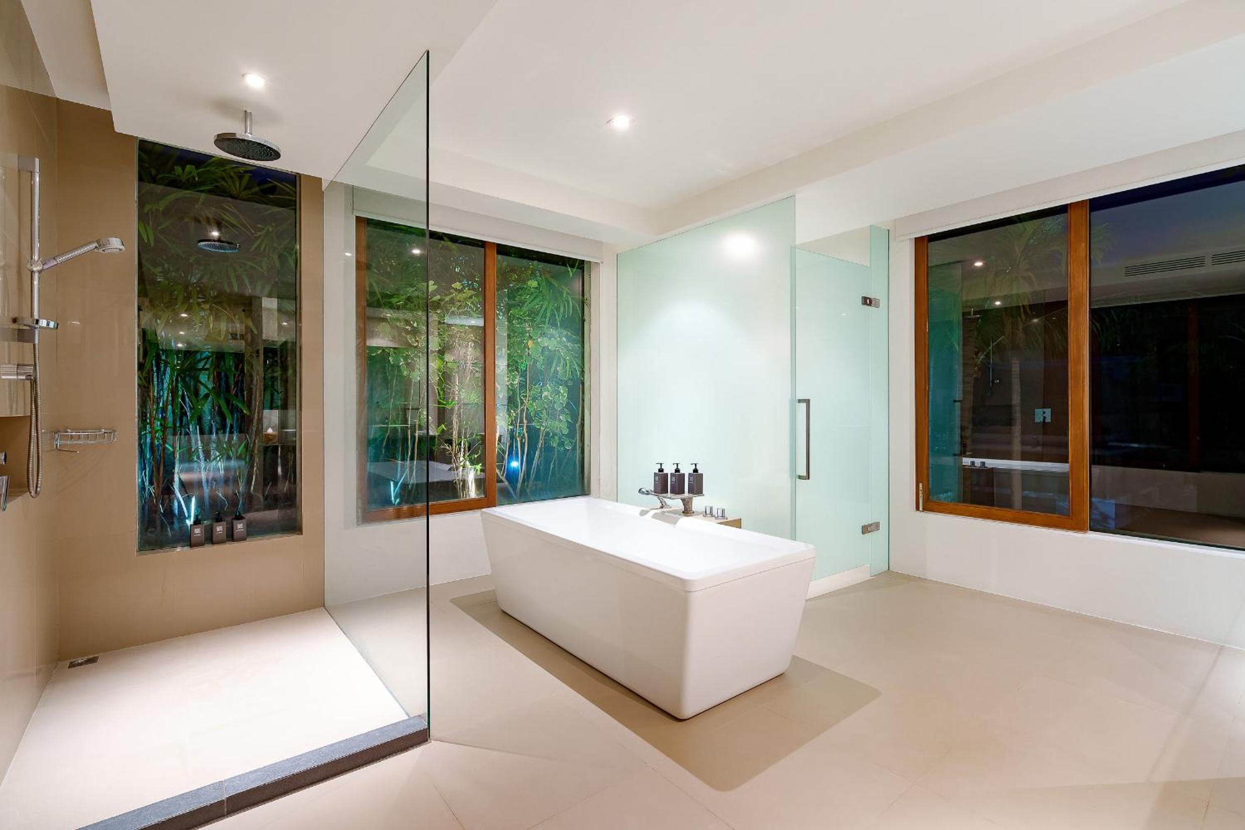 Five-Bedroom Villa photo 3