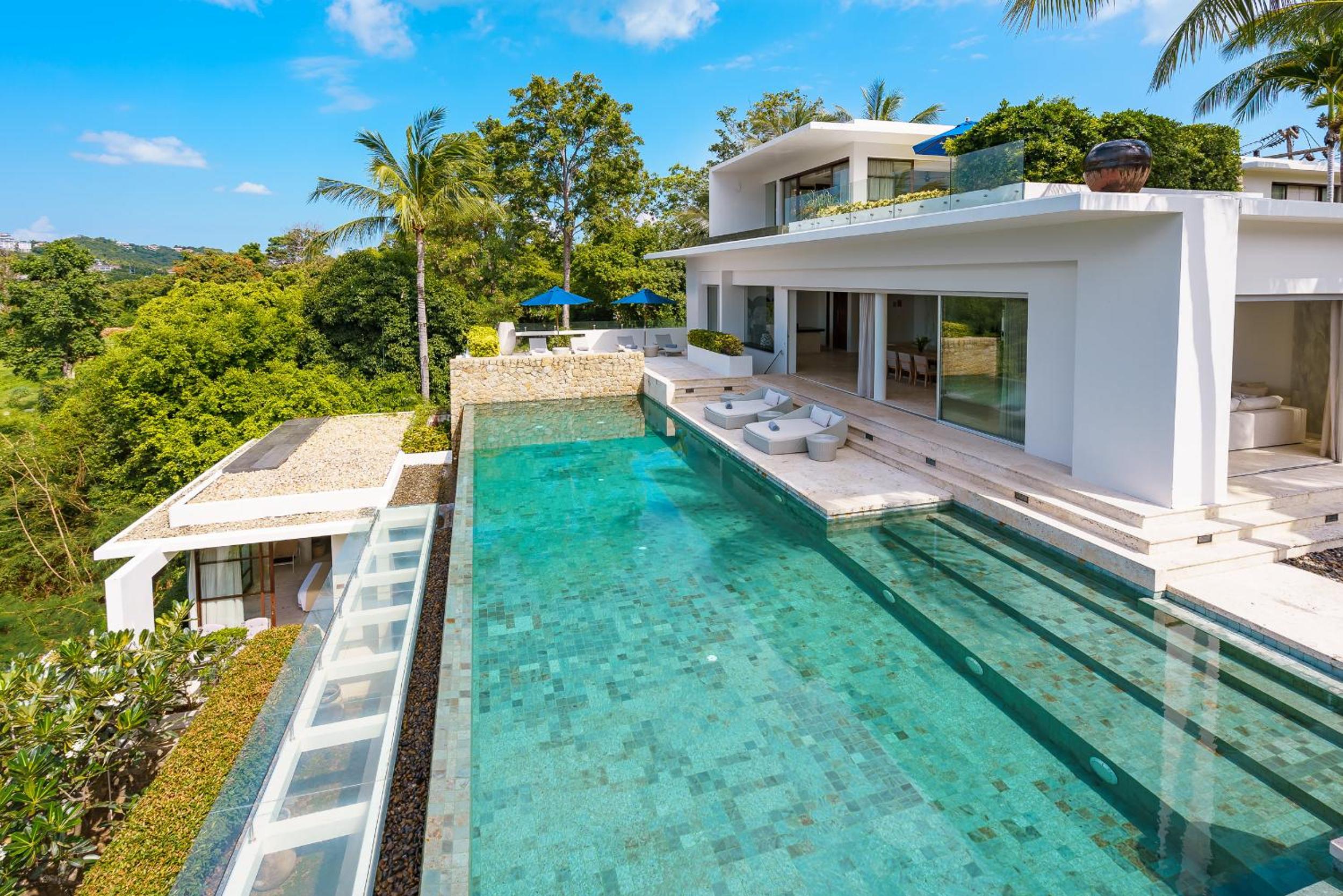 Six-Bedroom Villa photo 2