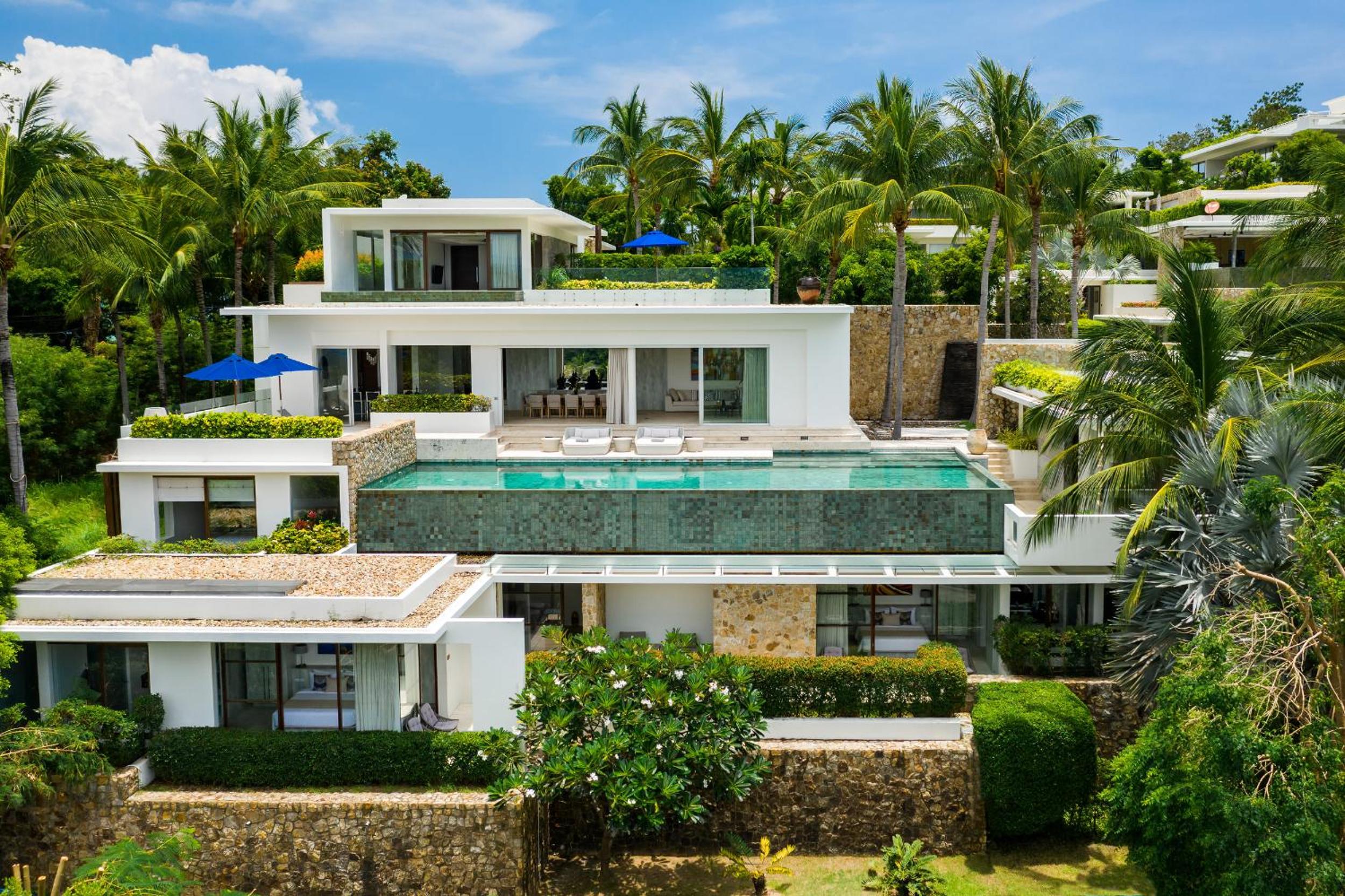 Six-Bedroom Villa photo 3
