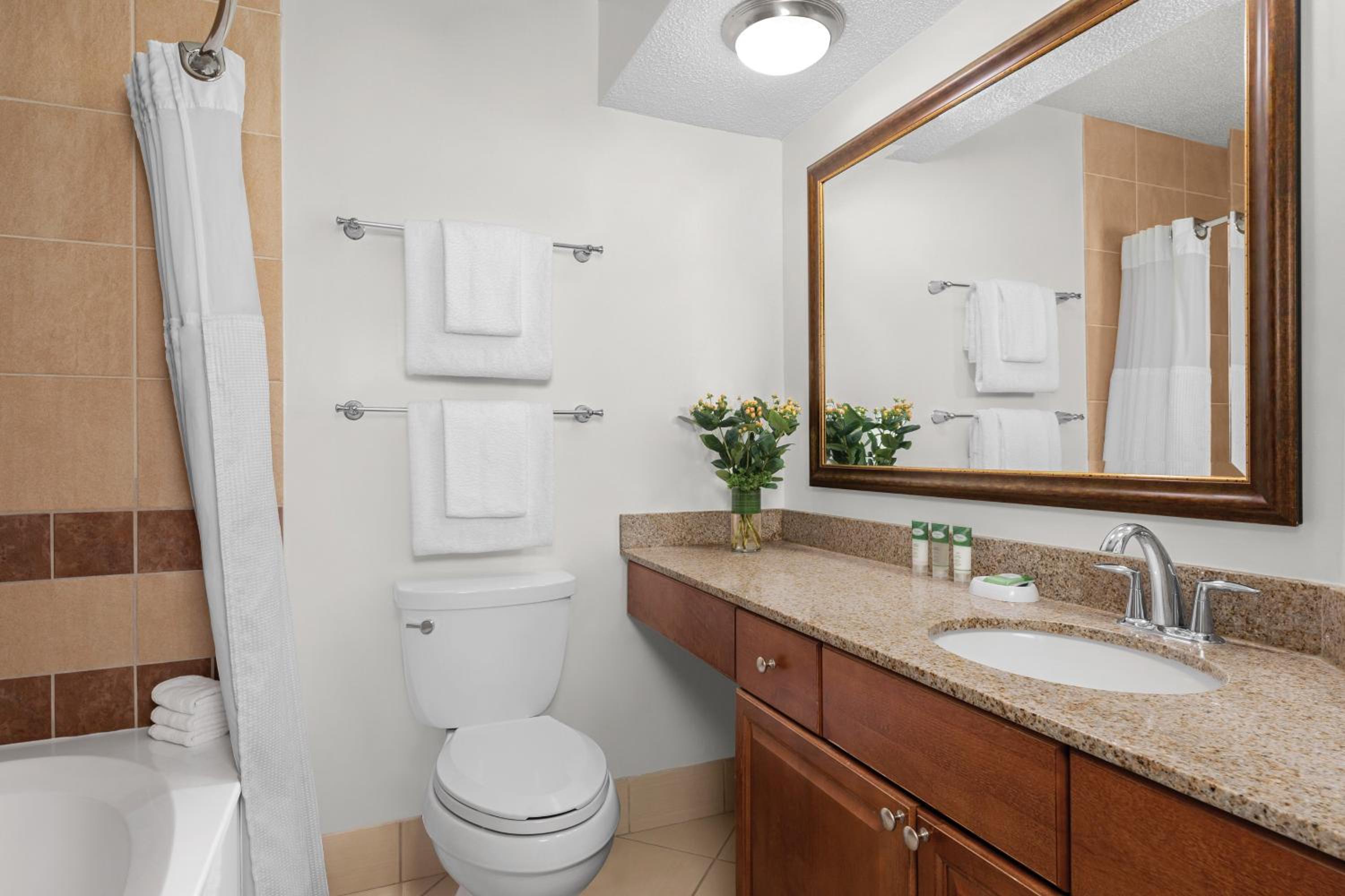 Two-Bedroom Villa with Balcony at Harbor Point - Photo 5