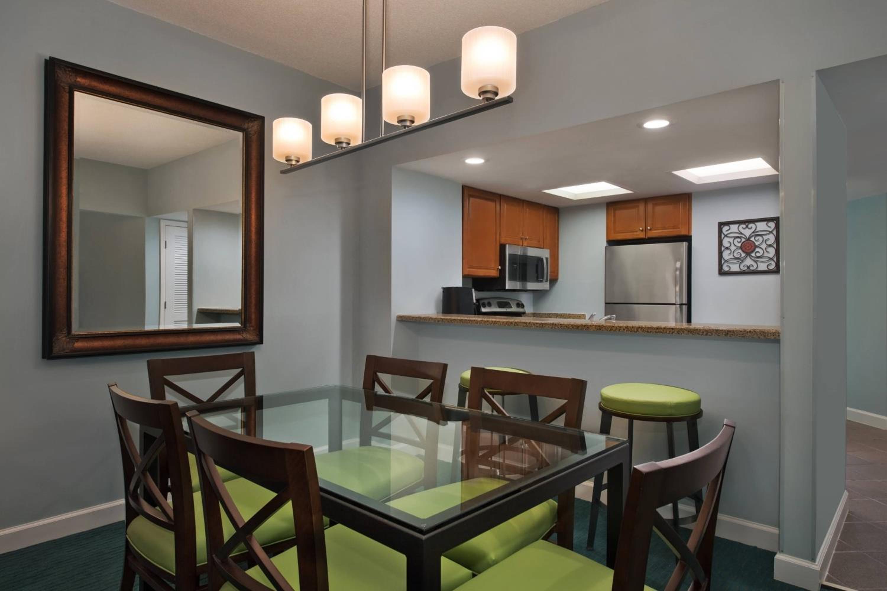 Two-Bedroom Villa with Balcony at Sunset Pointe photo 2