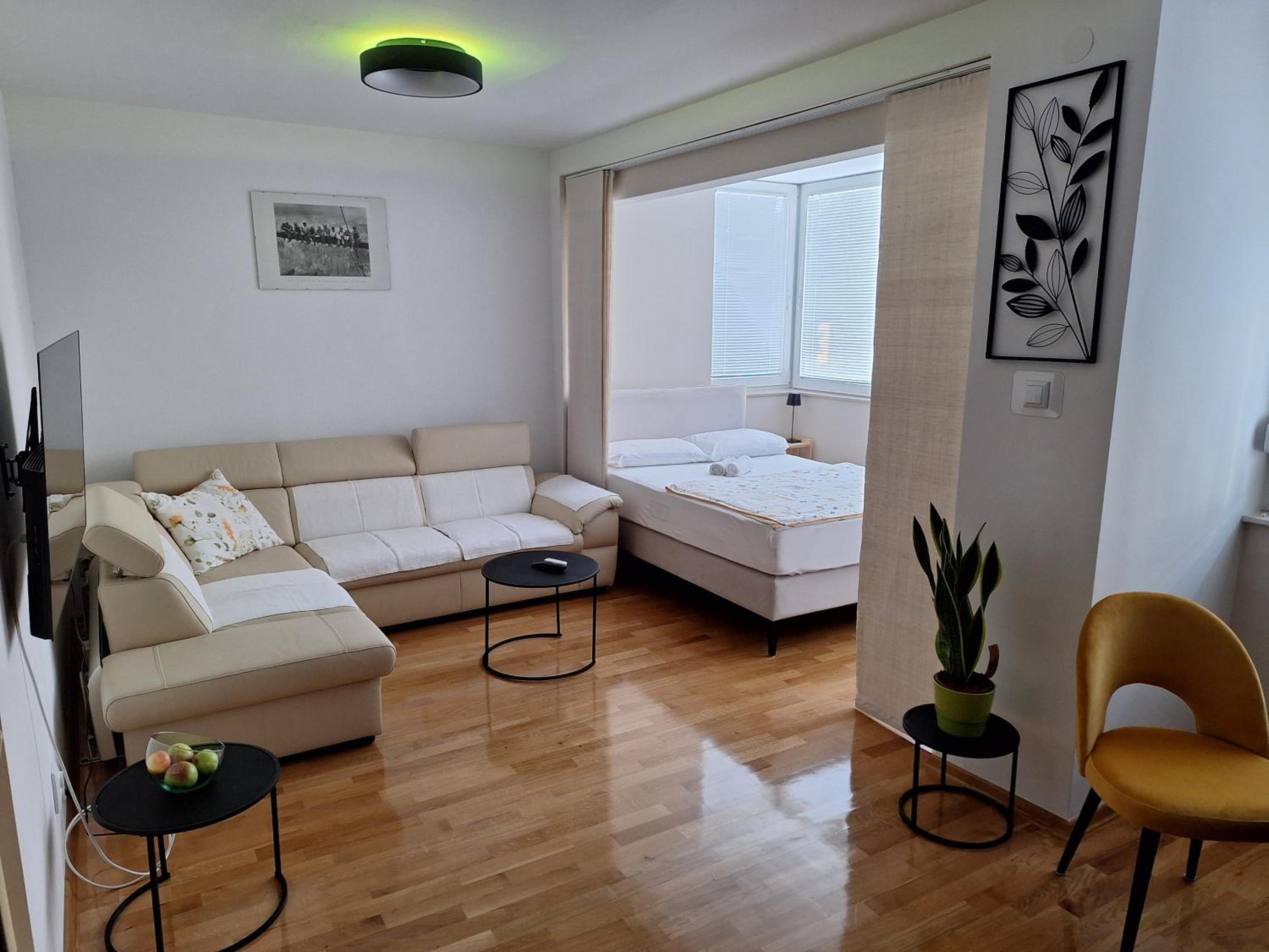 One-Bedroom Apartment photo 1