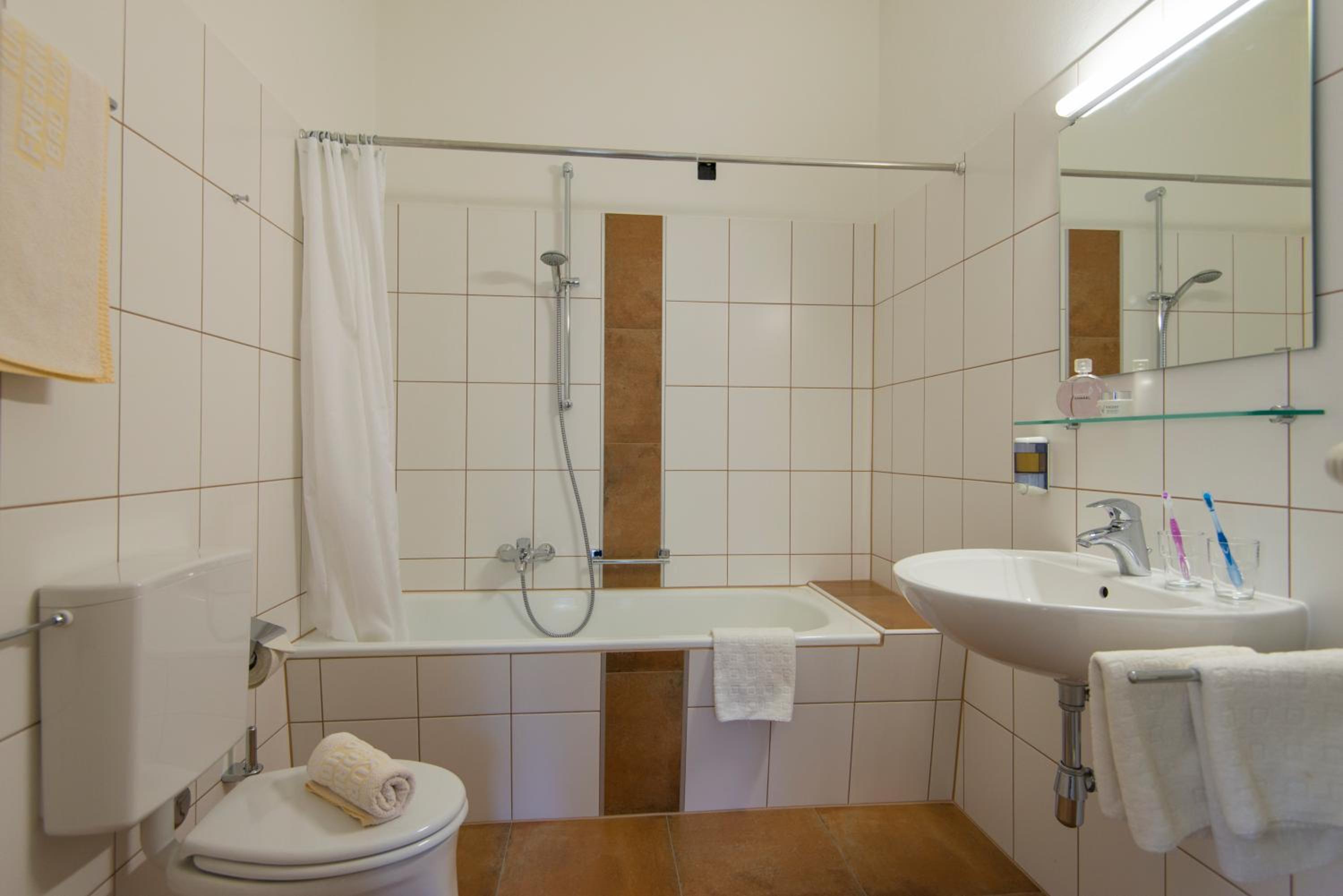 Budget Double Room photo 2