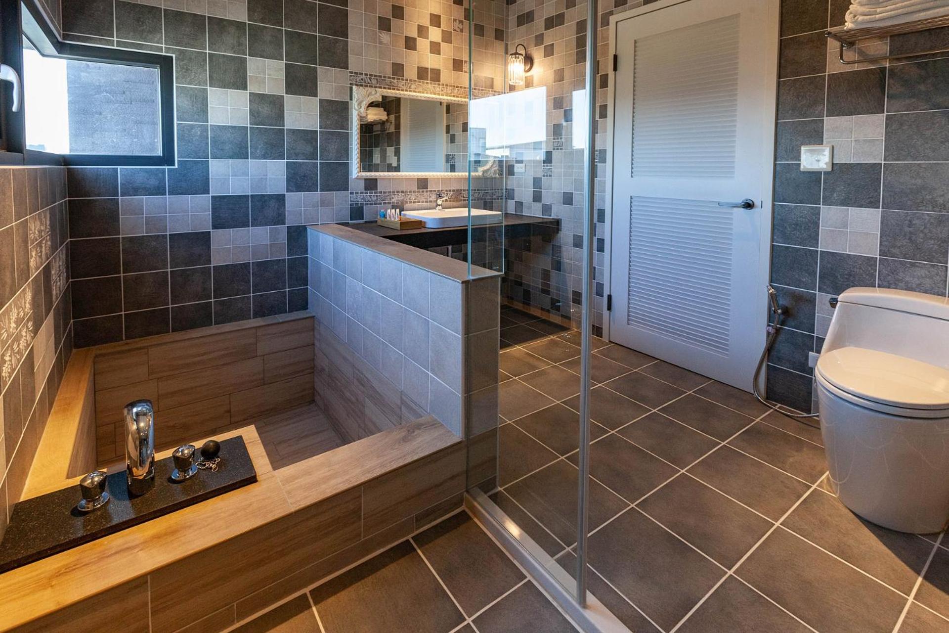 Deluxe Large Double Room with Bathtub photo 3