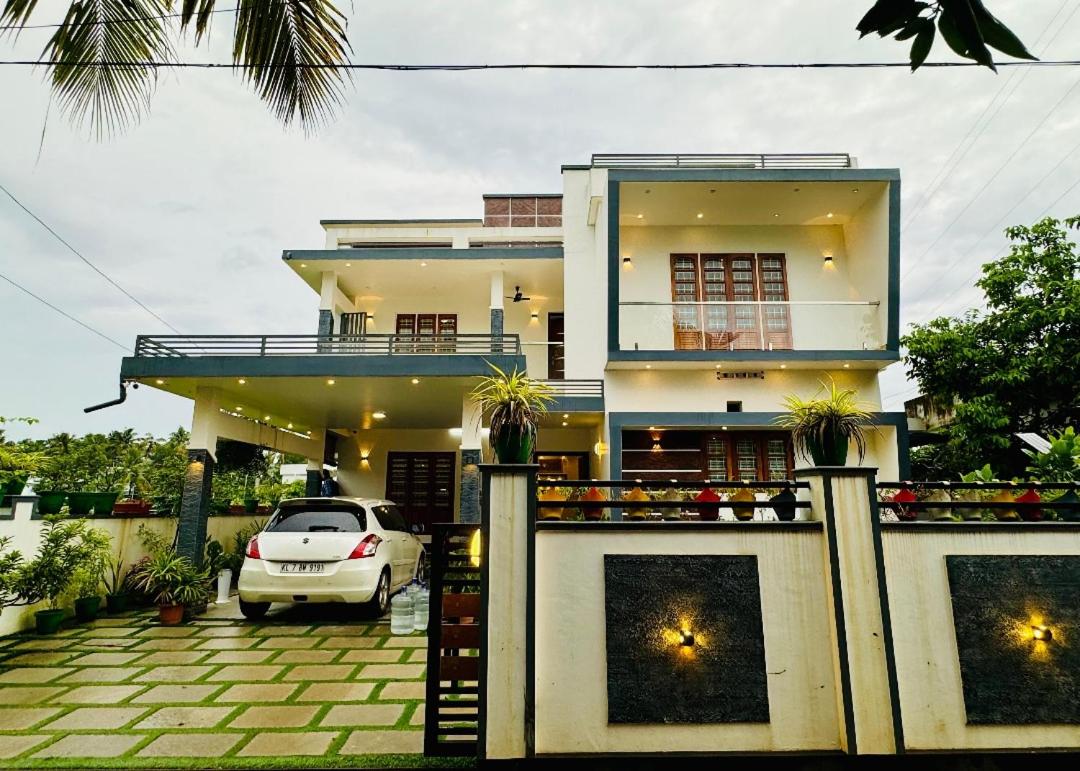 Three-Bedroom Villa photo 2